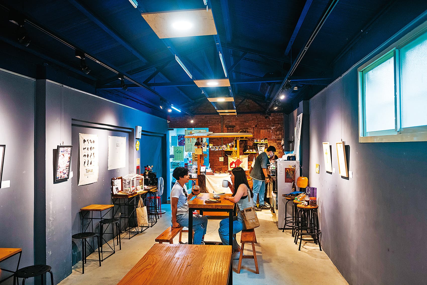 咖啡館既是用餐空間、展覽場所,也是鹽和光的實體工作室。