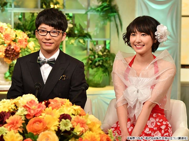 新垣結衣(右)和星野源拍《月薪嬌妻》假戲真做,昨宣布將結婚。(翻攝自《月薪嬌妻》Twitter)