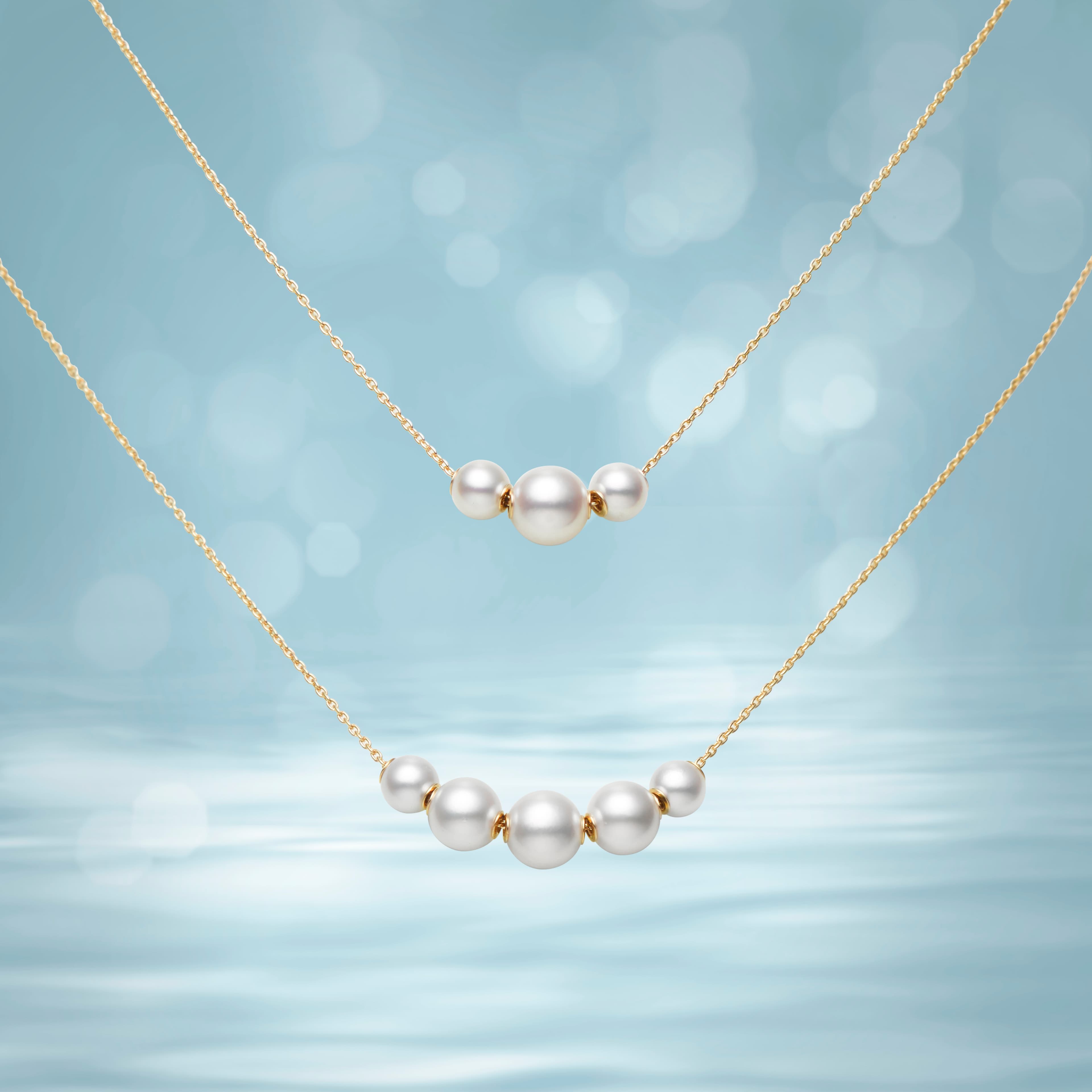 MIKIMOTO Jewels in Motion系列珍珠墜鍊,18K黃金鍊結搭配日本Akoya珍珠(尺寸約5.50-7.50mm)。三顆珍珠款式NT$44,000、五顆珍珠款式NT$56,000(MIKIMOTO提供)