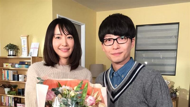 新垣結衣宣布和星野源結婚。(翻攝自《月薪嬌妻》推特)