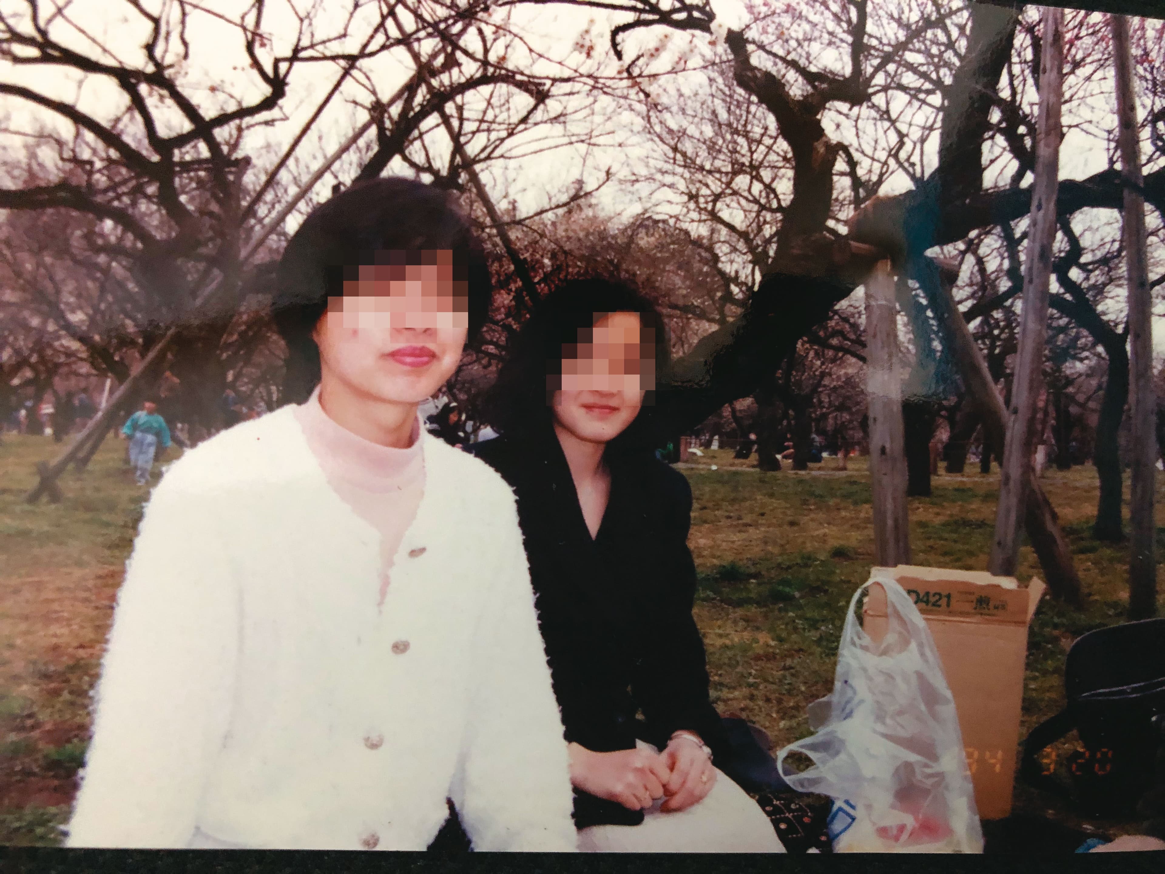 貴子(右)與台籍女友(左)在日本念大學時認識,2人都與原生家庭疏離,很快就交往,親如家人20多年。(貴子提供)