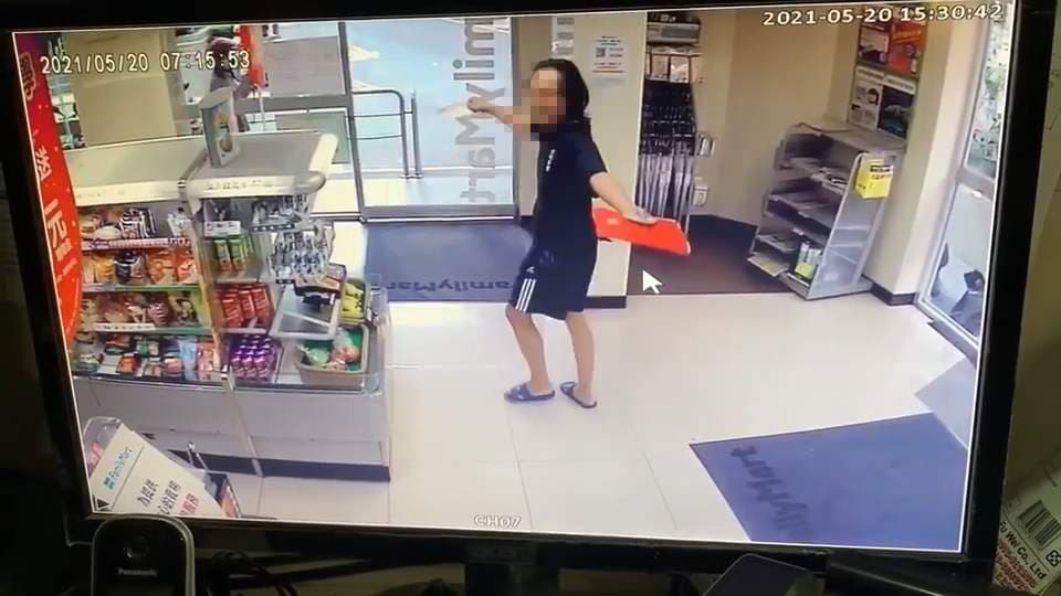 張男被警方開單後,也在臉書上發文道歉,但內容神祕。(翻攝自蔡阿嘎臉書)