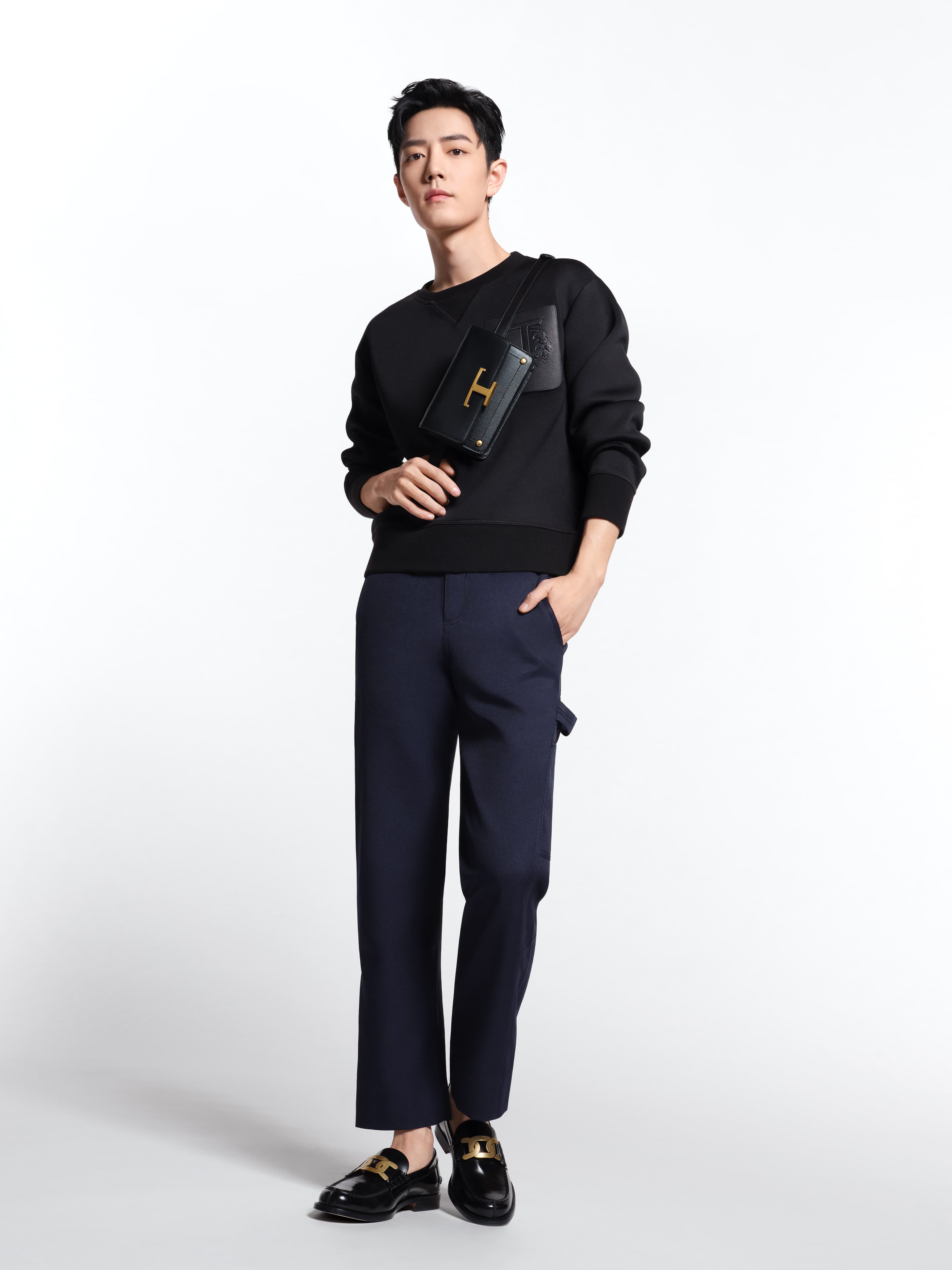 TOD’S品牌代言人肖戰的T Timeless黑色腰包。NT$39,900(迪生提供)