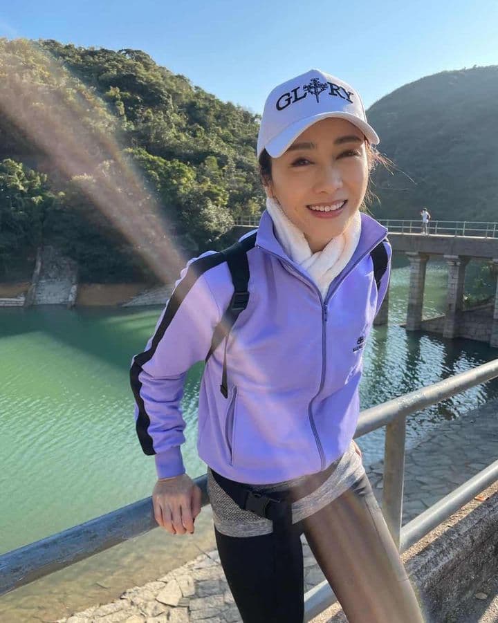 49歲的黎姿淡出娛樂圈多年,婚後專心照顧家庭。(翻攝自黎姿臉書)