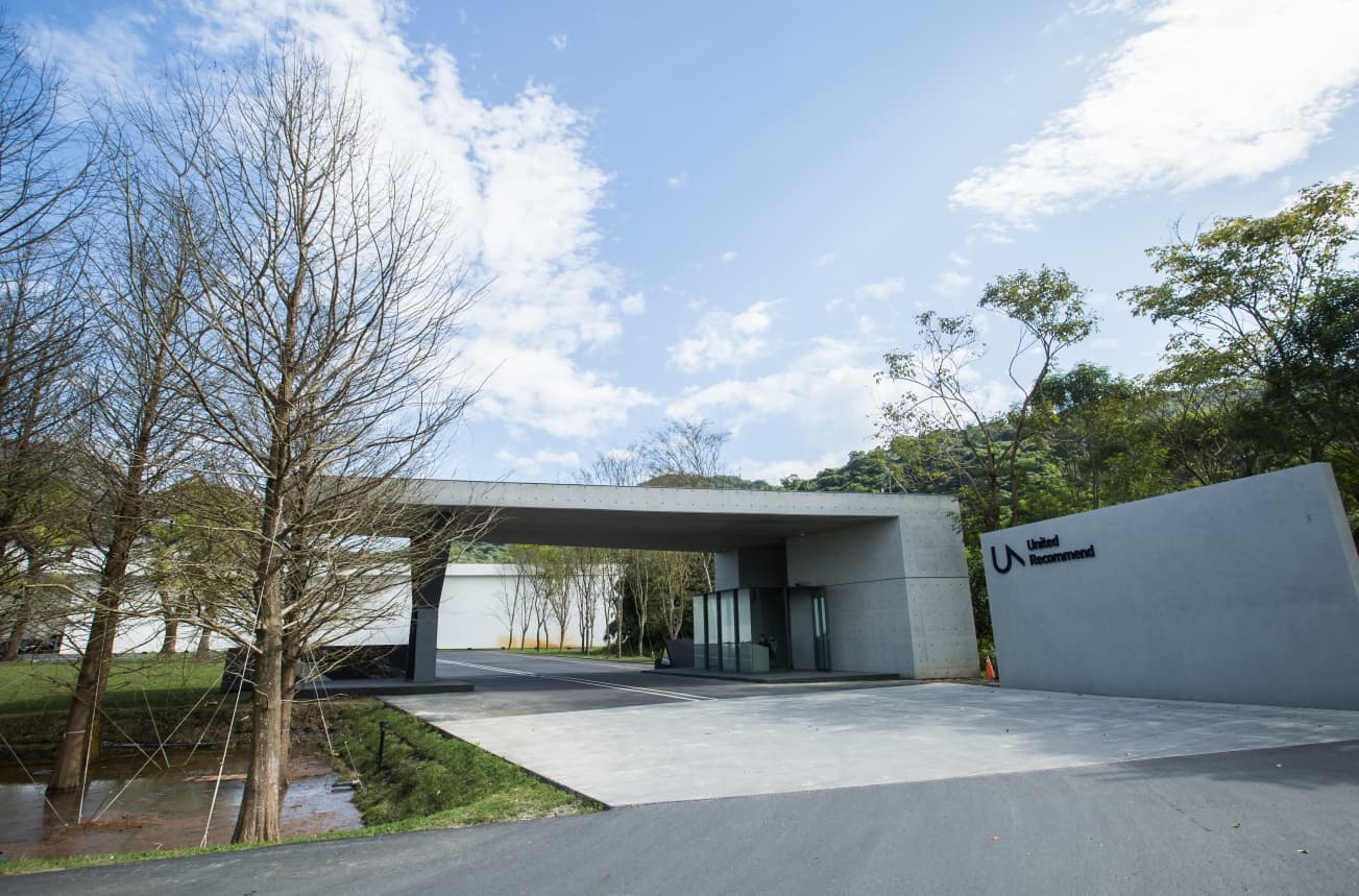 廖承豪對形象很堅持,為了這次專訪,他提前1小時抵達辦公室,親自搭配採訪服裝。圖為友銓集團旗下美而快公司蘇澳總部。