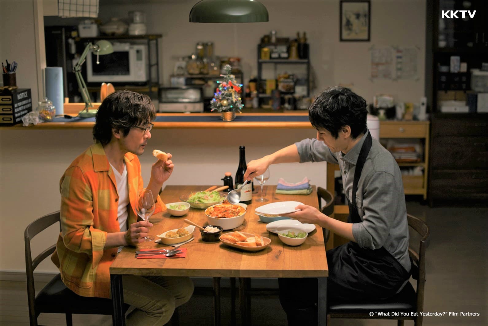 西島秀俊與內野聖陽主演《昨日的美食》。(KKTV提供)