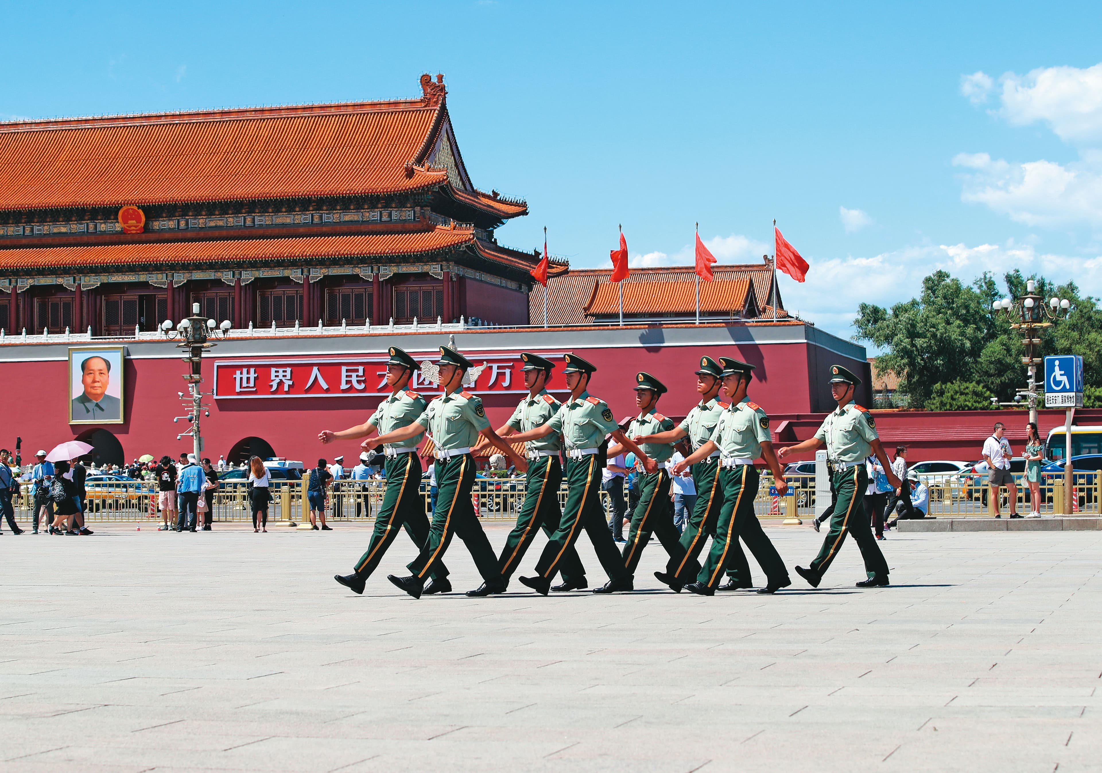 中國解放軍建制專責網路作戰的網軍,並設立資訊戰研究機構。(東方IC)
