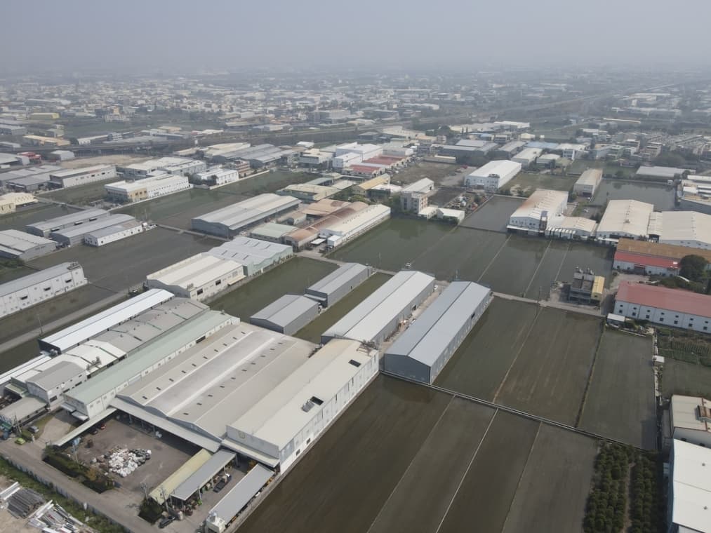 朱智宇直言農地違章工廠合法是透過合法方式,打造成消防員的墳場。(地球公民基金會提供)