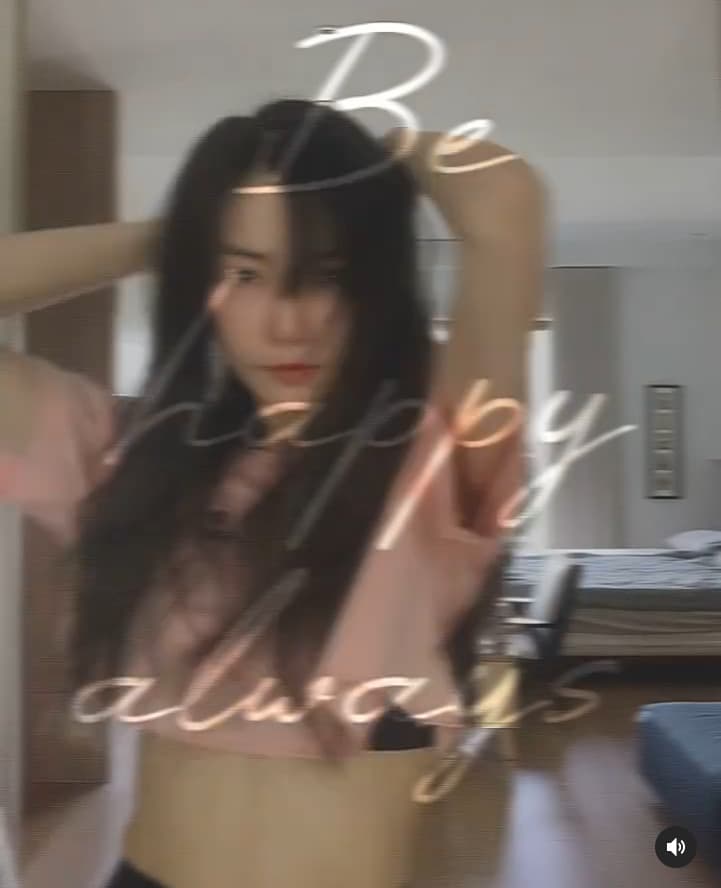 謝金燕對著鏡頭熱舞。(翻攝自謝金燕IG)