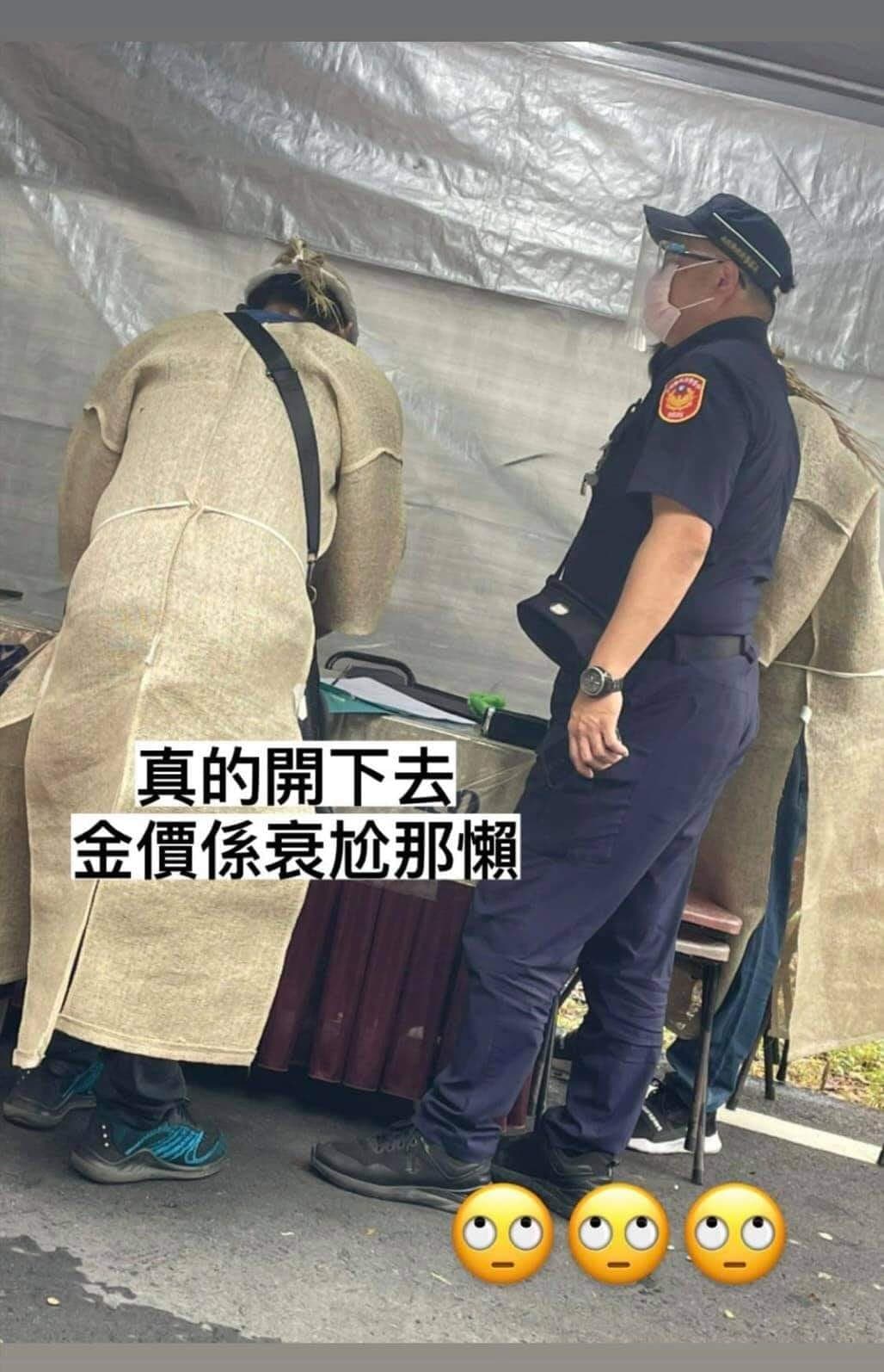 有網友在臉書分享喪家遭開罰單的照片,引發正反兩面論戰。(翻攝自「嘉義綠豆大小事」臉書社團)