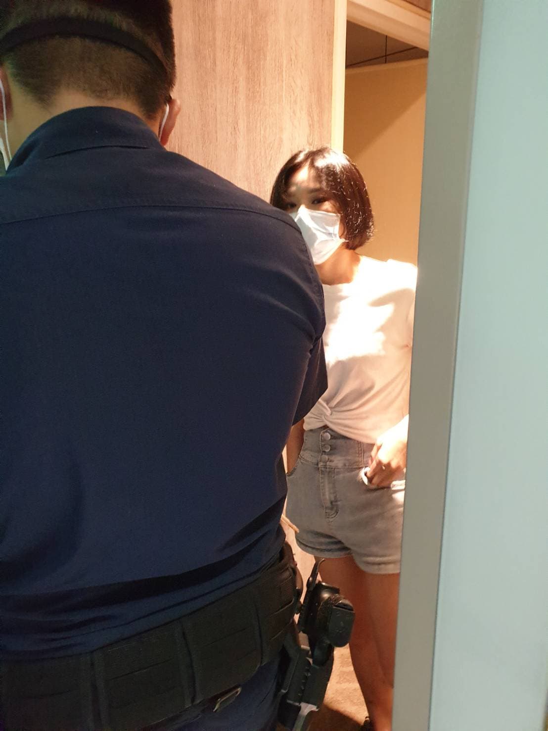 警方查獲多名妙齡女子賣淫,年齡最小的僅19歲。(中山分局提供)