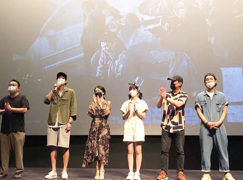 《屍速列車2:感染半島》去年7月上映時韓國疫情趨緩,演員們戴口罩跑宣傳。(翻攝自IG@itsnew_movie)