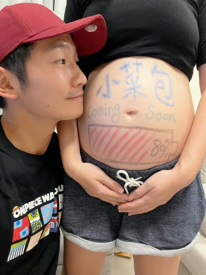 蔡昌憲與老婆希望小菜包健康平安出生。（翻攝自蔡昌憲臉書）