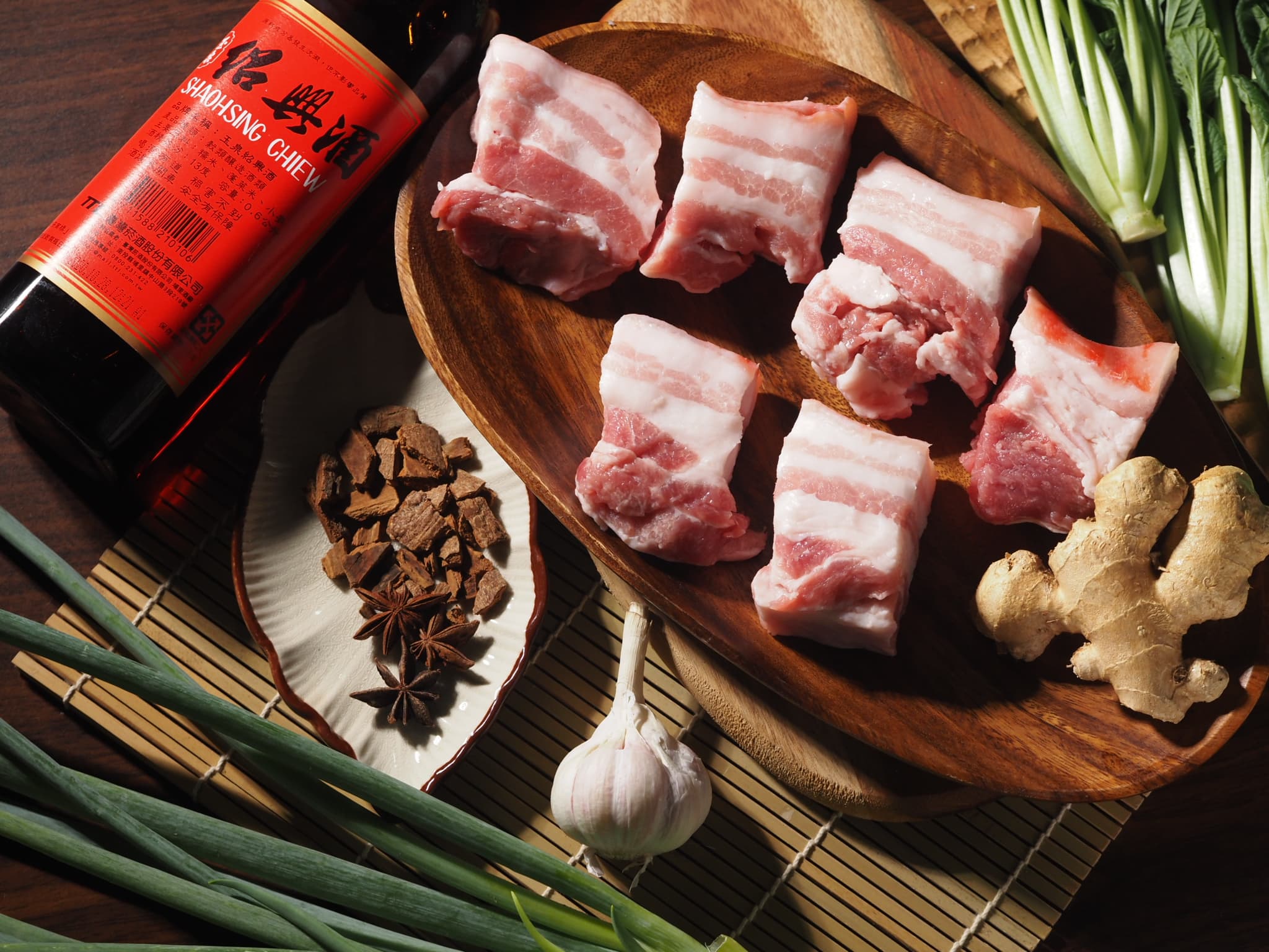 材料相當簡單，如果不想準備這些辛香料，買個現成滷包就OK。