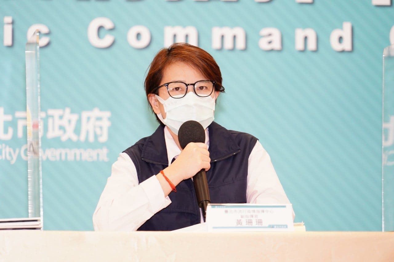 針對診所打疫苗爭議,台北市副市長黃珊珊緊急召開記者會說明。(台北市府提供)
