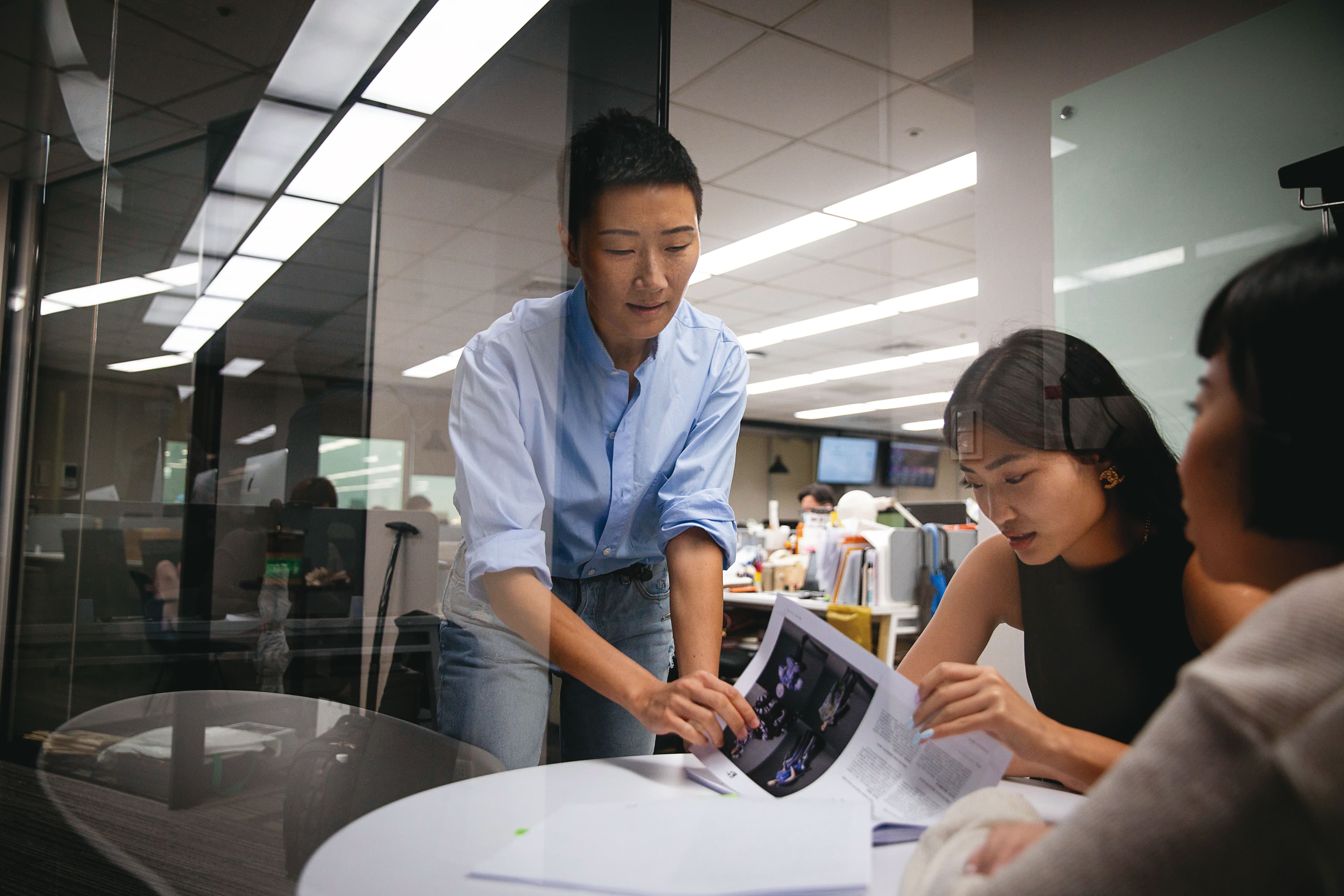 比起孫怡,朋友、同事更常叫她Leslie。美式作風、講話直率的她笑說,以前沒有偶包,只有香奈兒包,現在多了公司包。