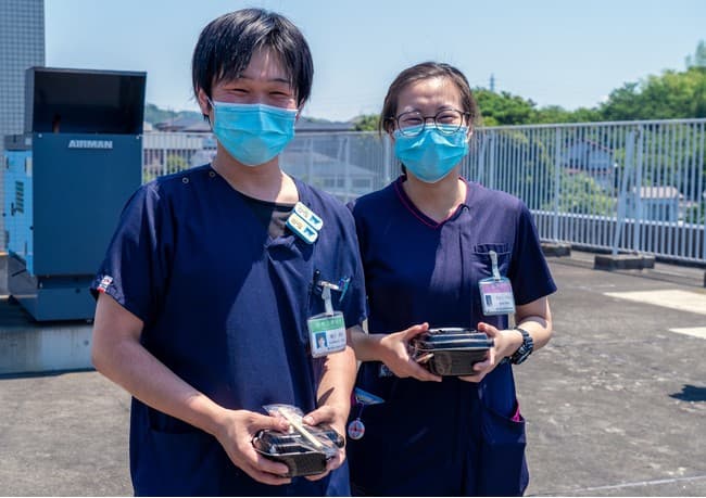 該院醫護吃到熱騰騰的牛丼後,也感到相當滿足。(翻攝自Aeronext官網)