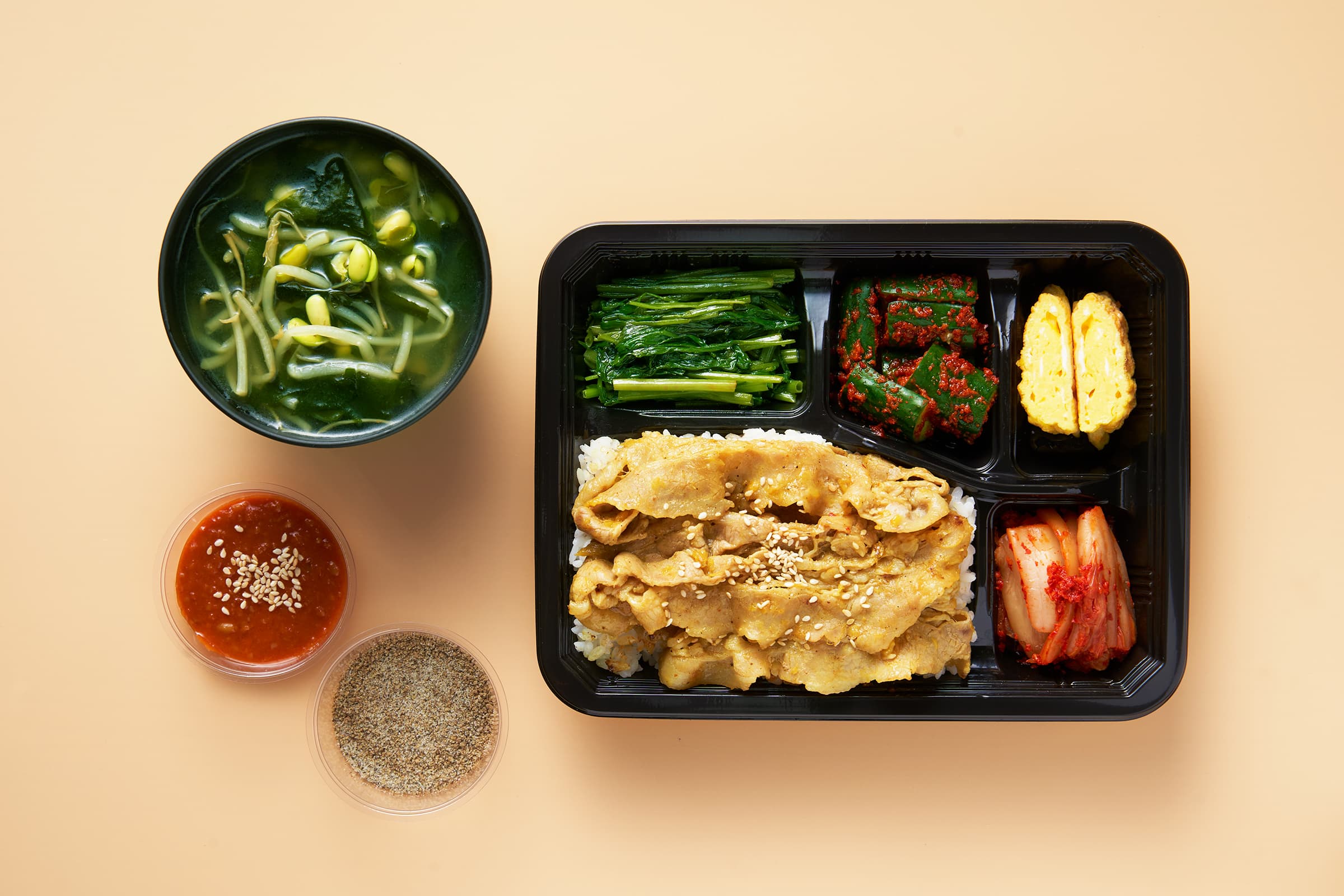 換換口味來個「八色咖喱烤豬肉」便當也很好。(八色烤肉提供)