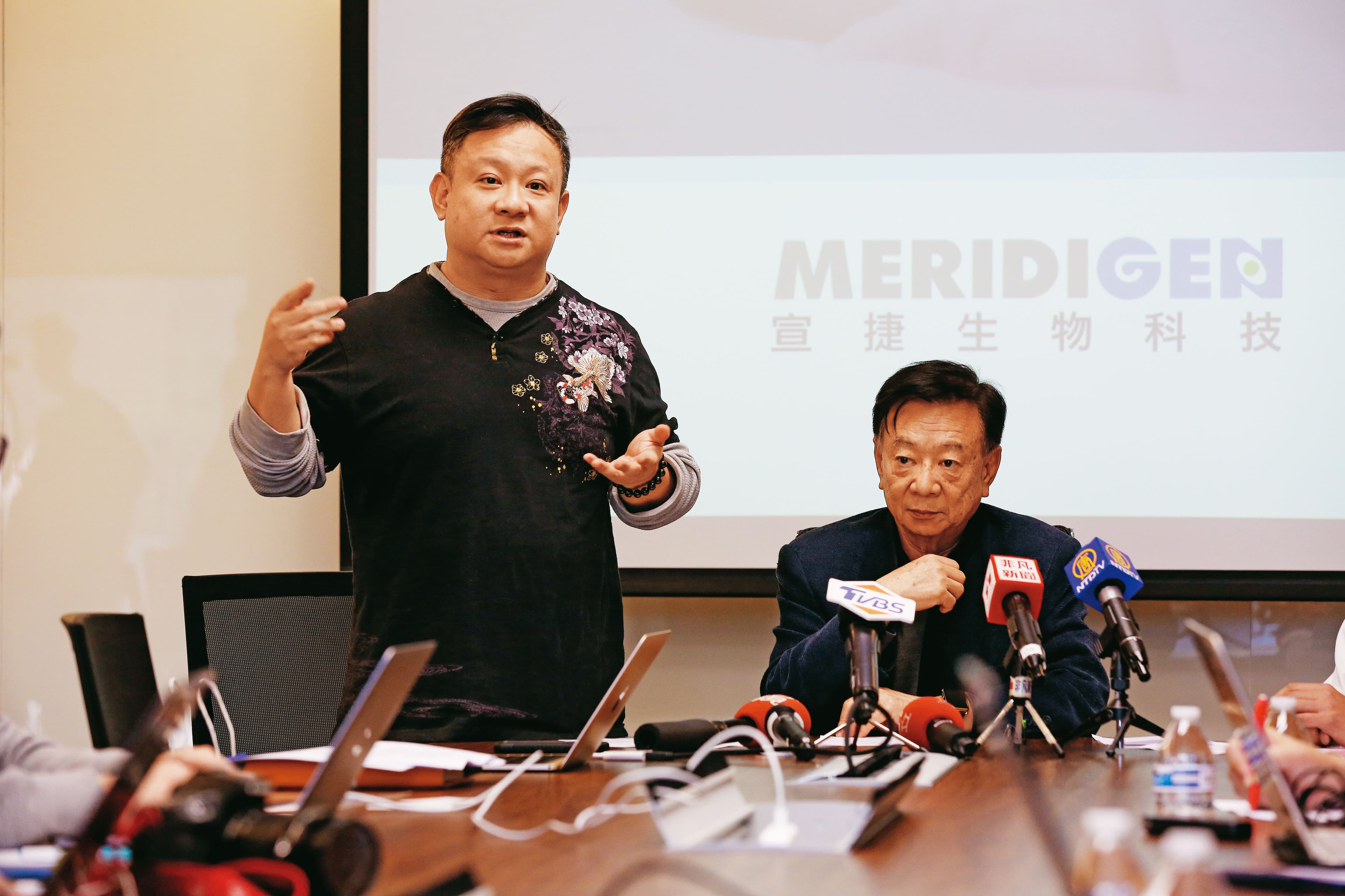 聯電榮譽副董事長宣明智(右)創立宣捷,2018年交棒長子宣昶有(左)獨當一面。