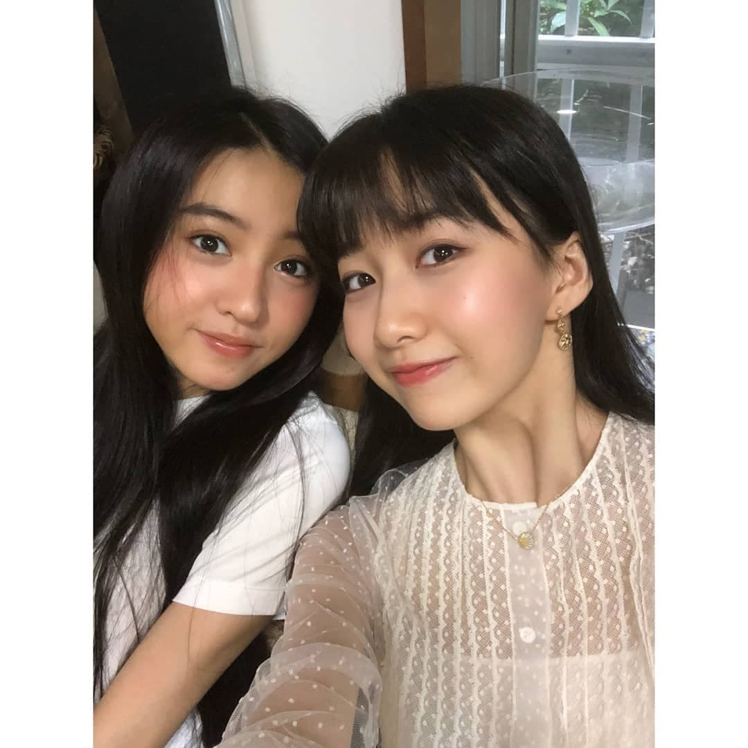 木村拓哉的女兒心美(右)與光希都念國際學校,英文相當流利。(翻攝自koki Instagram)