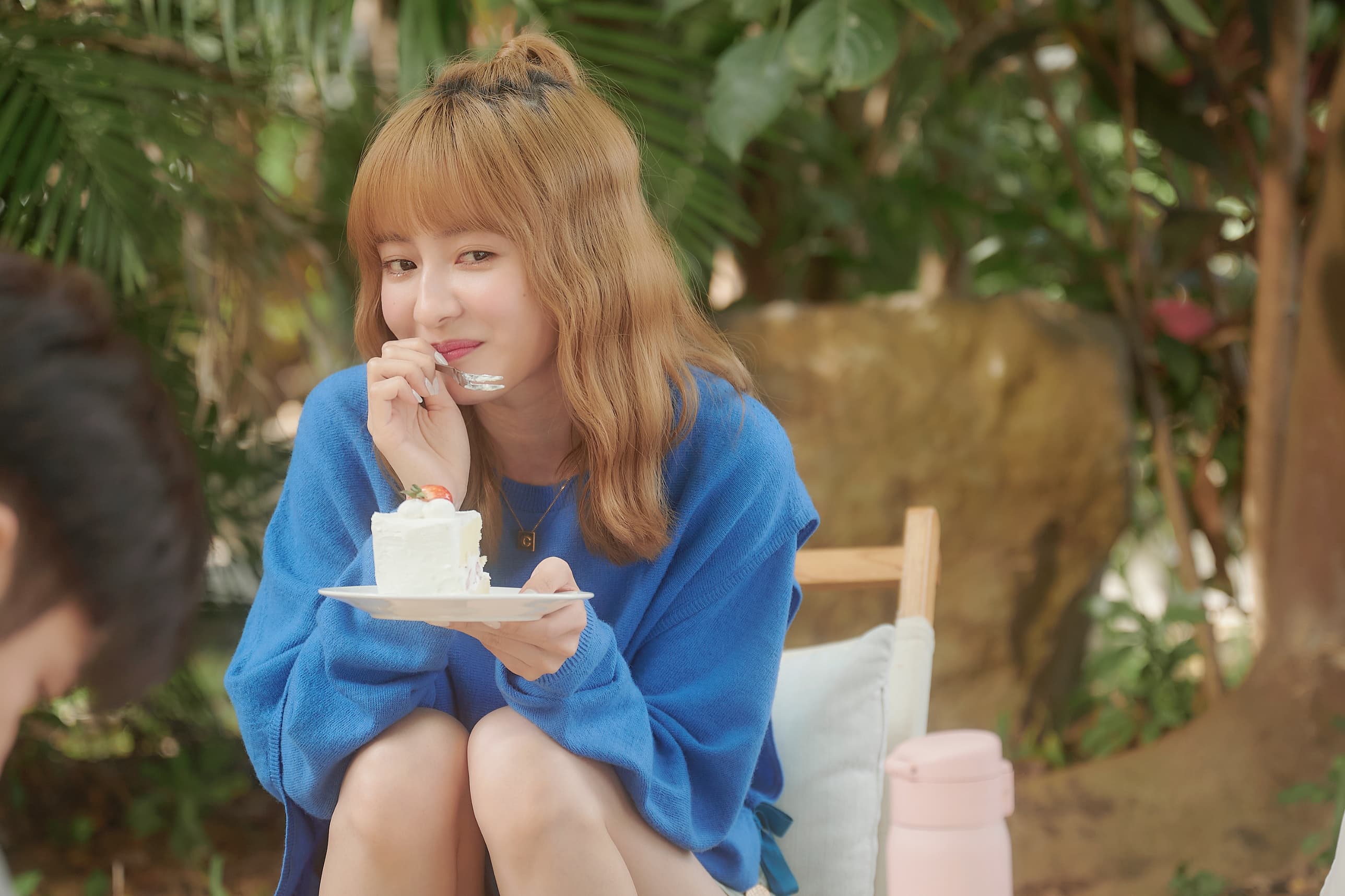 在《愛的奧特萊斯》戲中葛盈瑄飾演項婕如好閨密姚婷,自曝有乳糖不耐症,但為戲吞了15片草莓蛋糕。(LIVE TV提供)