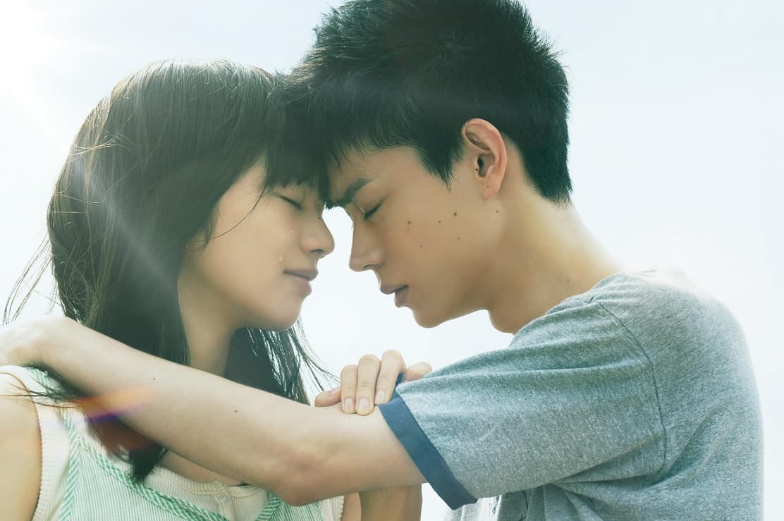 電影《線:愛在相逢時》工作人員透露小松菜奈(左)和菅田將暉在拍攝現場互動親密。(車庫娛樂提供)