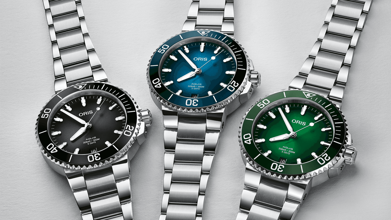 Aquis Date Calibre 400縮小尺寸、和推出三種新色是今年的改款重點，快拆錶帶和陶瓷圈也是符合趨勢的規格配備。