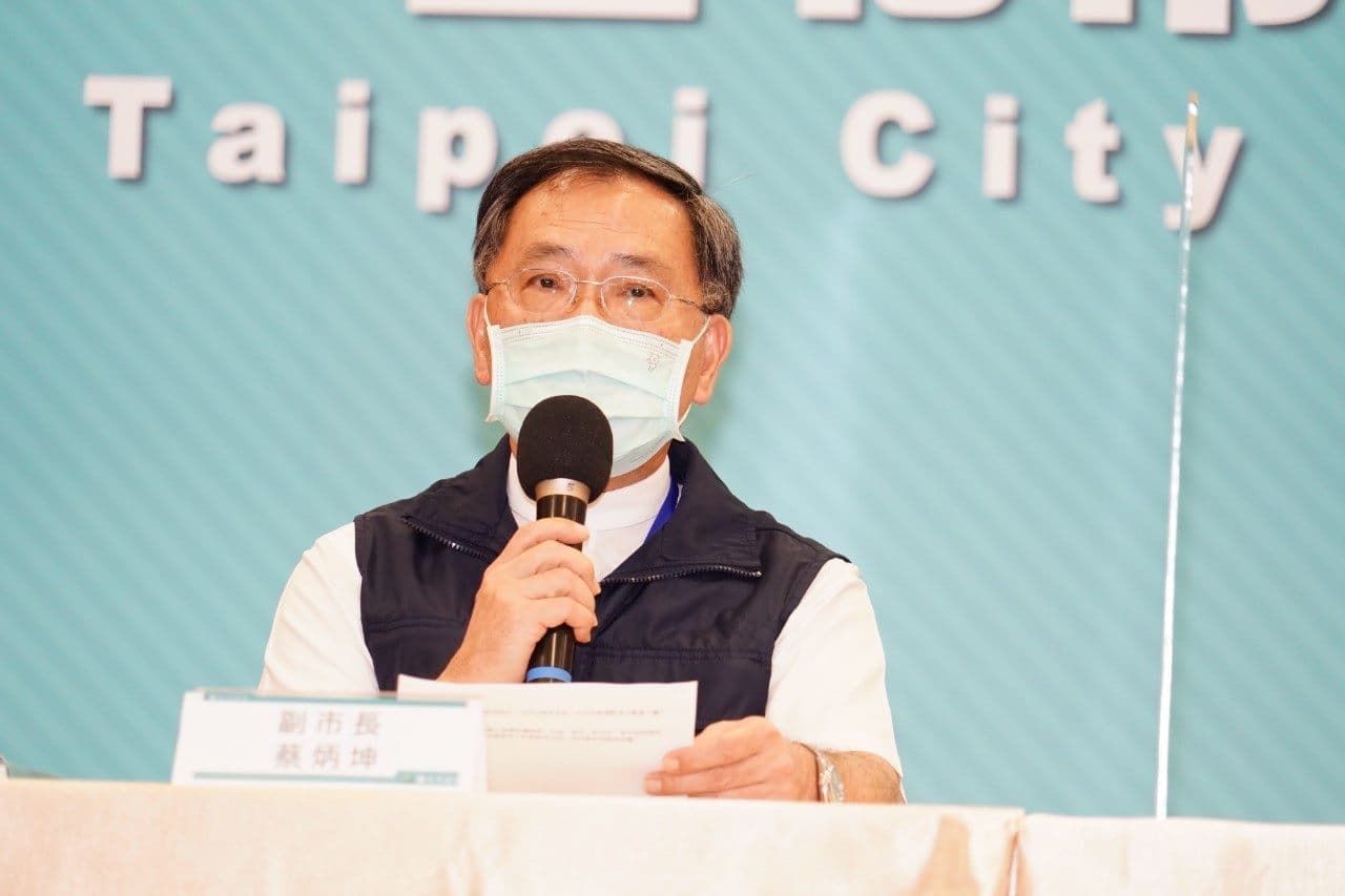 副市長蔡炳坤表示,今天上午80歲以上長者預約接種比例為83.44%。(台北市府提供)