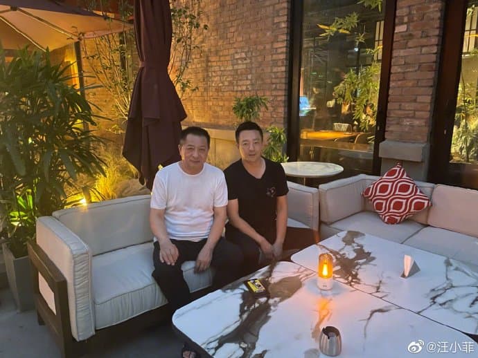 汪小菲秀出和父親的合照,網讚長得頗像。(翻攝汪小菲微博)