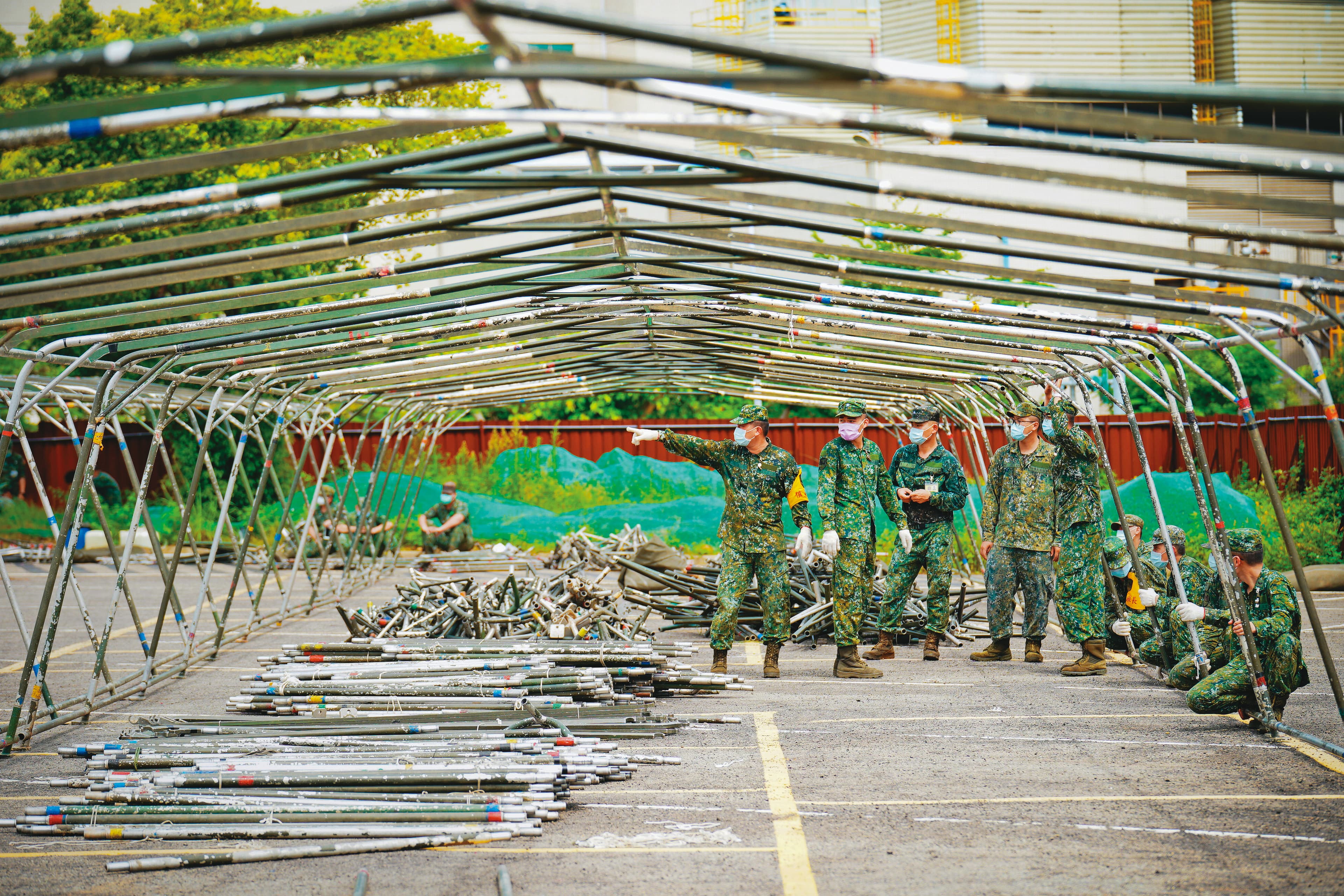 在國軍全力支援下,竹科專案篩檢站不到1天就搭建完成。(新竹市政府提供)