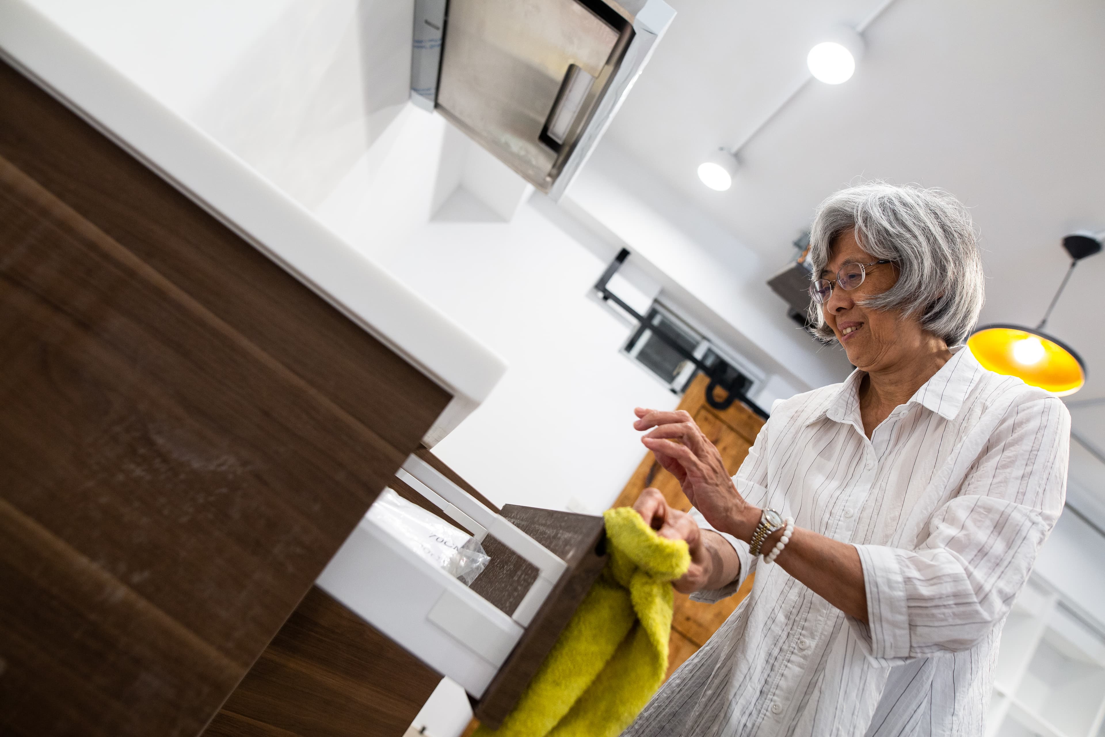 楊寶熙一個人手忙腳亂應付開店、搬家的一切,但她清楚,這是她要做的事。