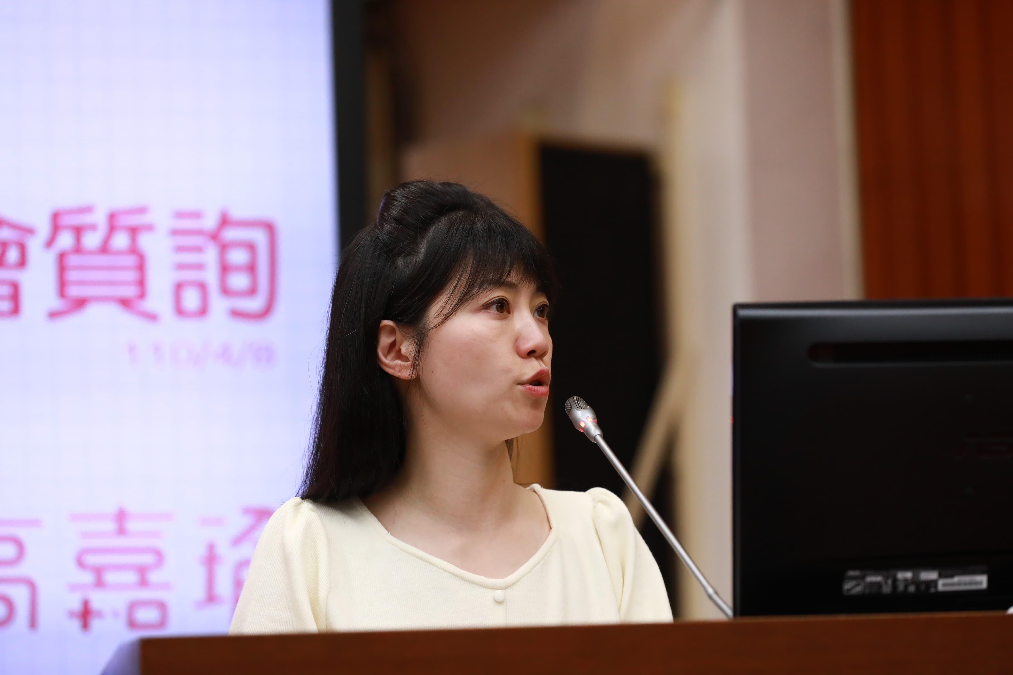 台北市長柯文哲日前自爆民進黨立委高嘉瑜幫禾馨診所向衛生局要疫苗，高嘉瑜甚至為此賭上立委職務保證沒有關說。（本刊資料照）