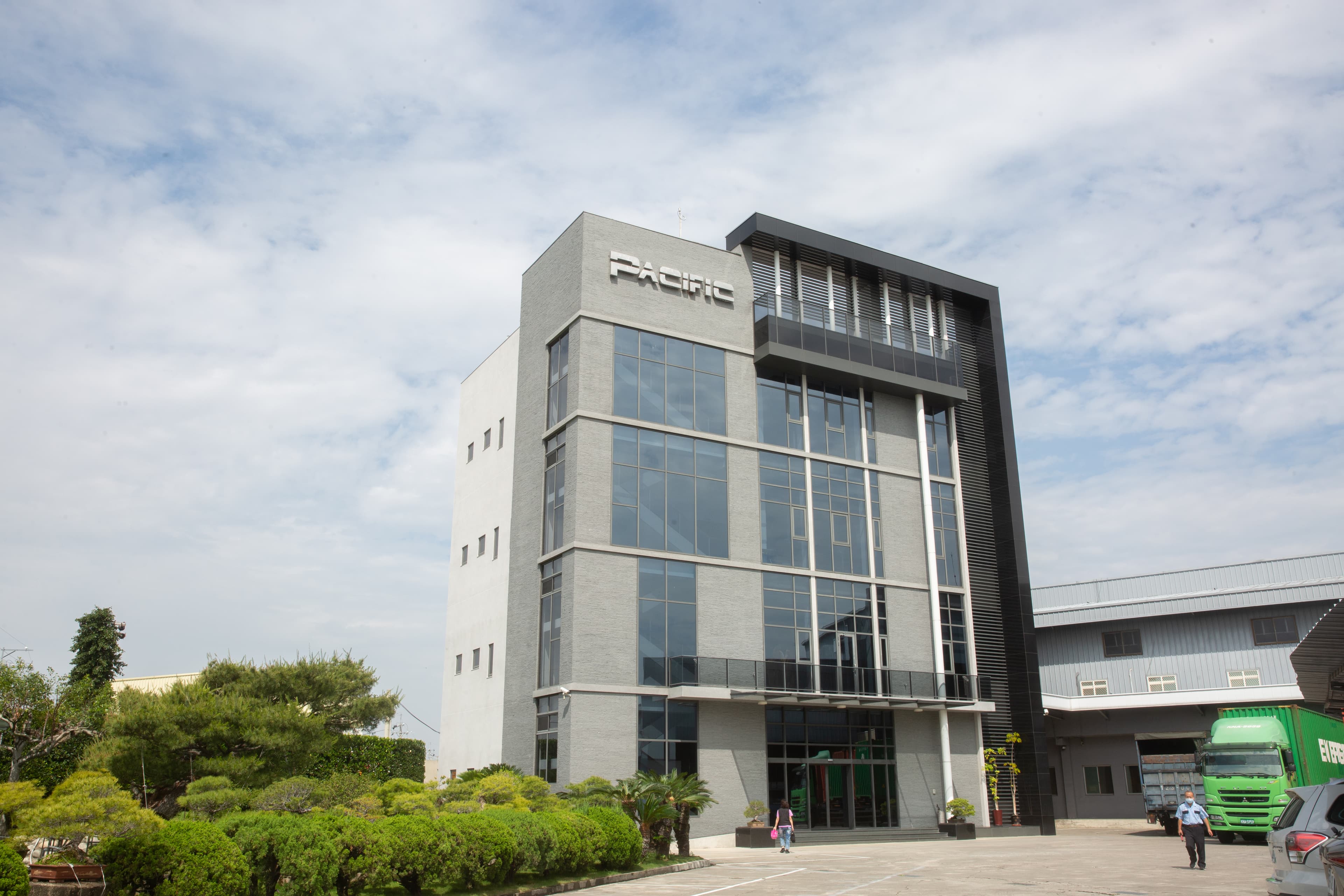 來永實業辦公大樓曾於4年前重建,新穎外觀與高階產品的定位形象相符。