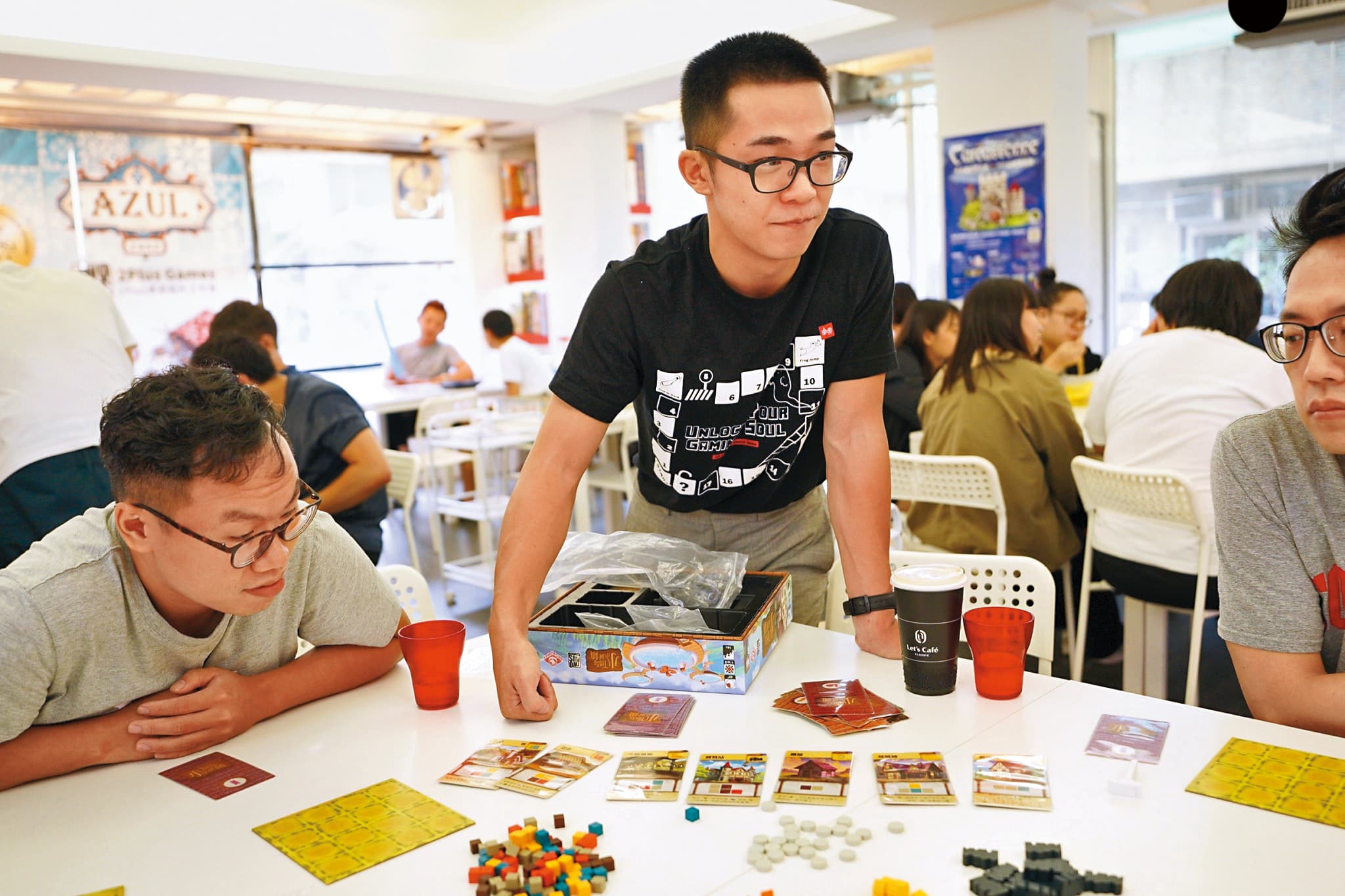 疫情之前,派對或策略遊戲是桌遊愛好者較常聚在桌遊店同樂的遊戲類型。(桌弄提供)