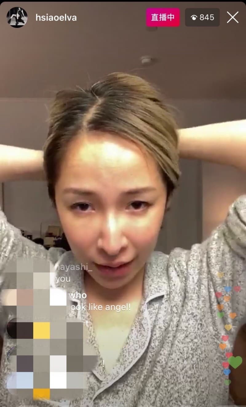 蕭亞軒開直播素顏上妝,爆氣飆罵酸民不要踐踏她。(翻攝自蕭亞軒IG)
