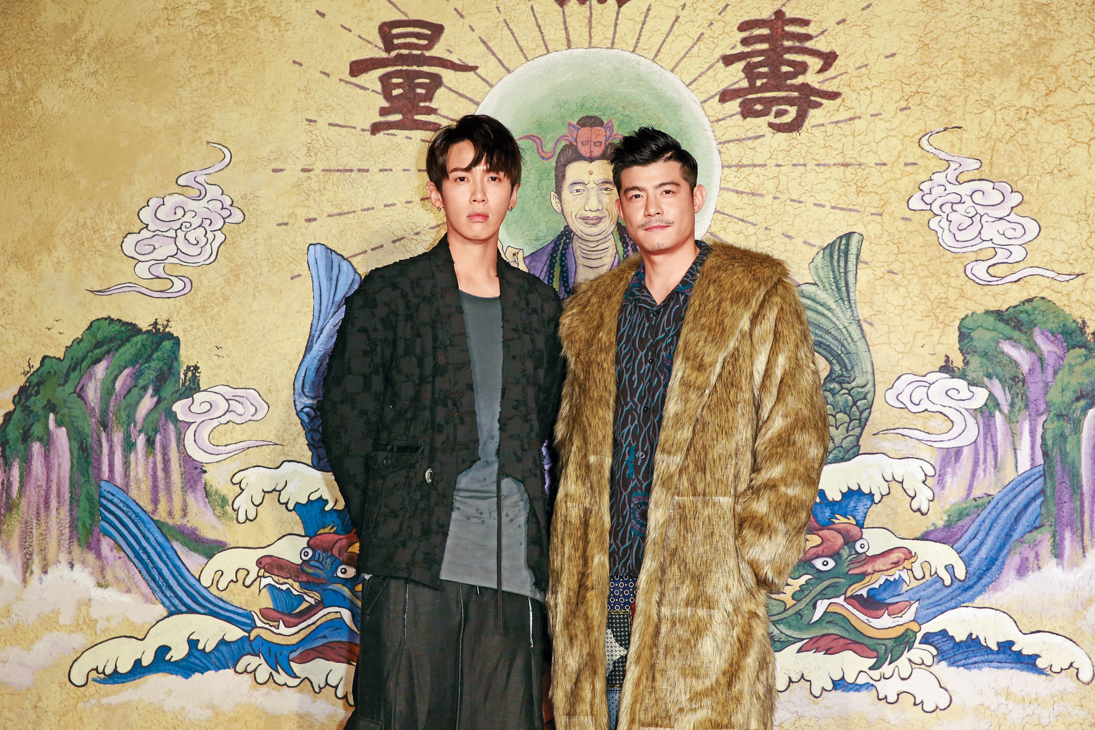 《乩身》是柯震東(左)參與其中一部製作費逾億元的劇集,但因疫情停拍,劇組暫解散、1年後再見。右為王柏傑。