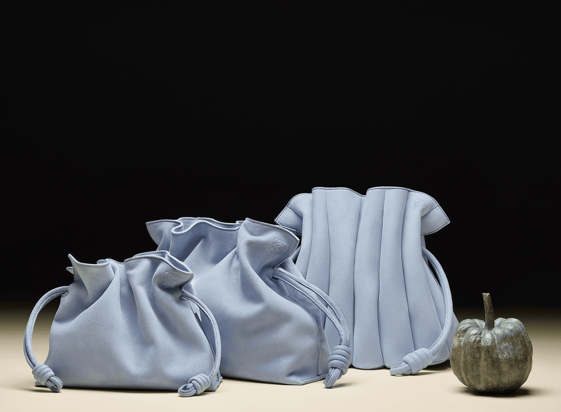 Flamenco有三種尺寸，讓你可以找到適合自己的需要。（LOEWE）