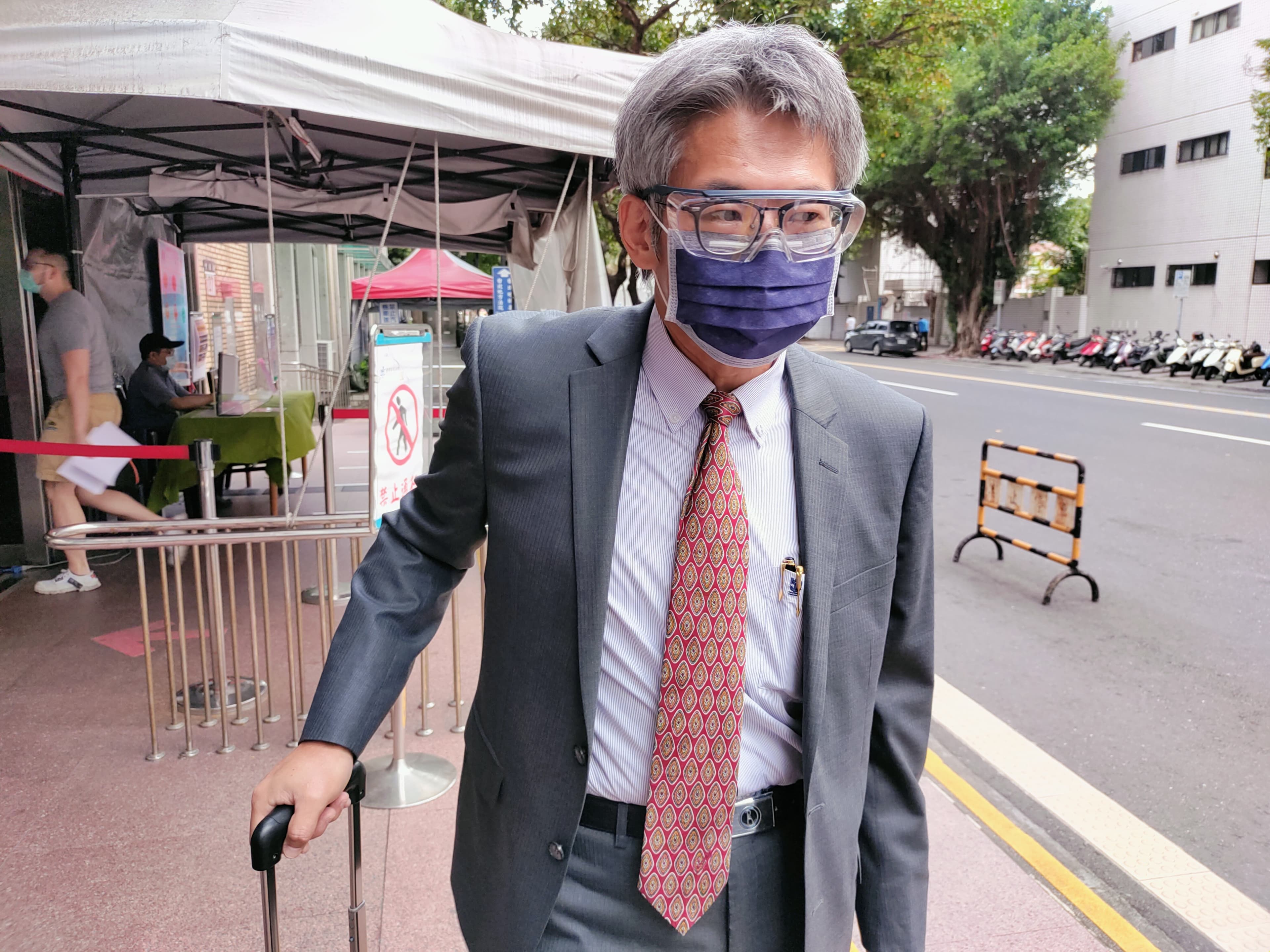 監察院調查官陳先成(圖)代表監院出庭,指石木欽失職情節重大。
