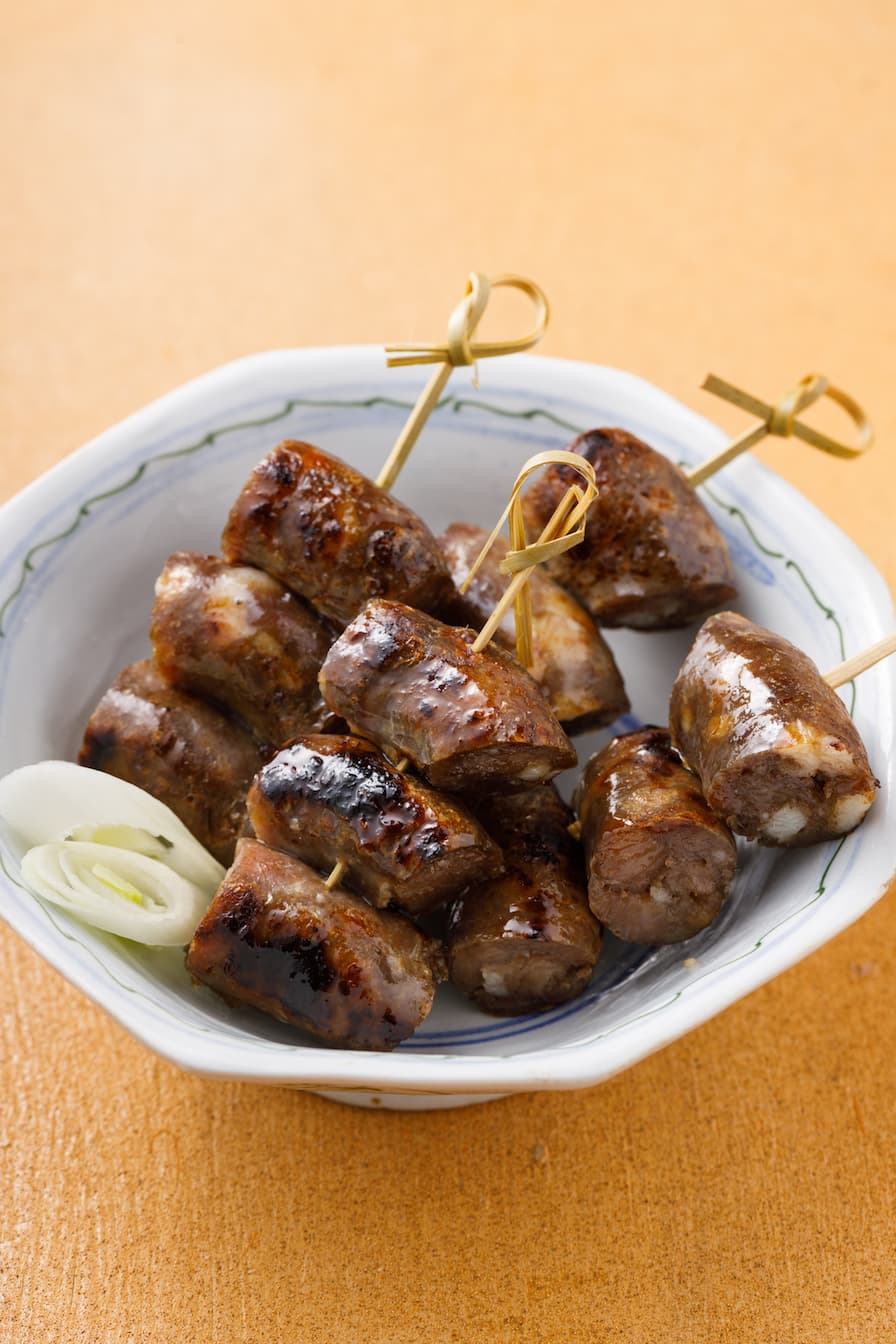 「正黑豬手工香腸」肉感紮實,五香氣息濃郁。