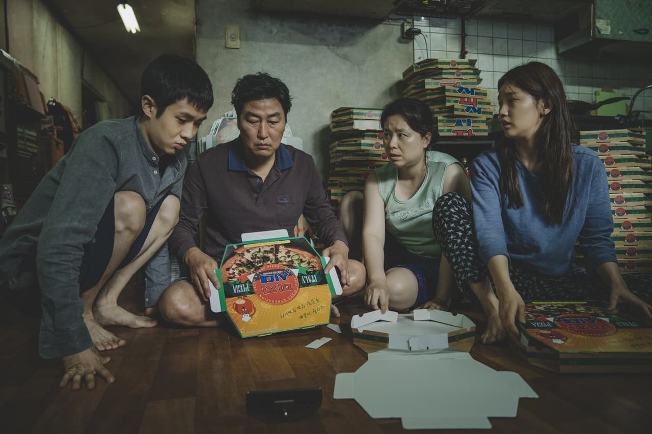 《寄生上流》讓導演奉俊昊獲獎無數,包括奧斯卡最佳導演獎。 (Catchplay提供)