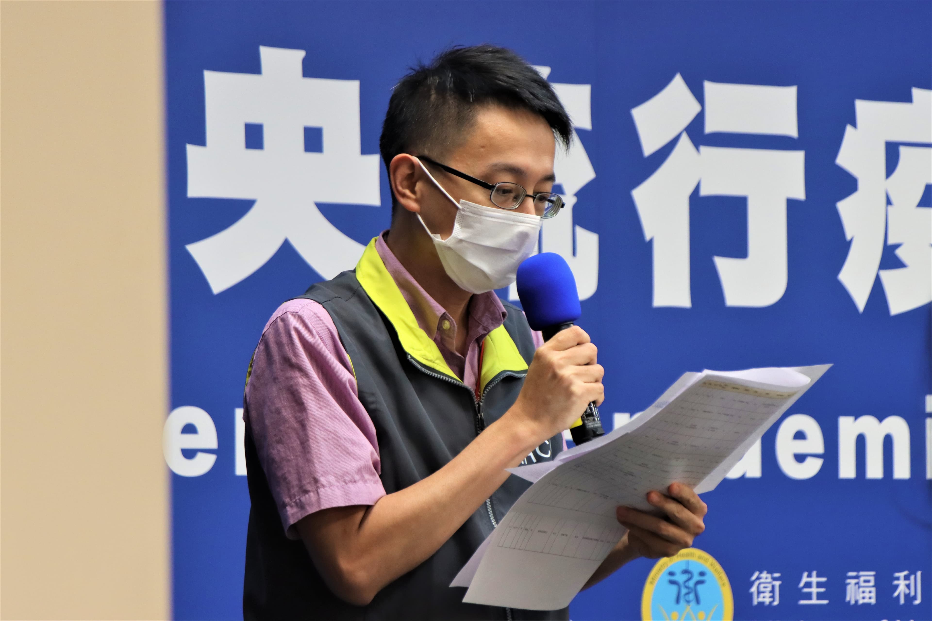 醫療應變組副組長羅一鈞表示,目前推測環南確診者不至於會有重症。(指揮中心提供)