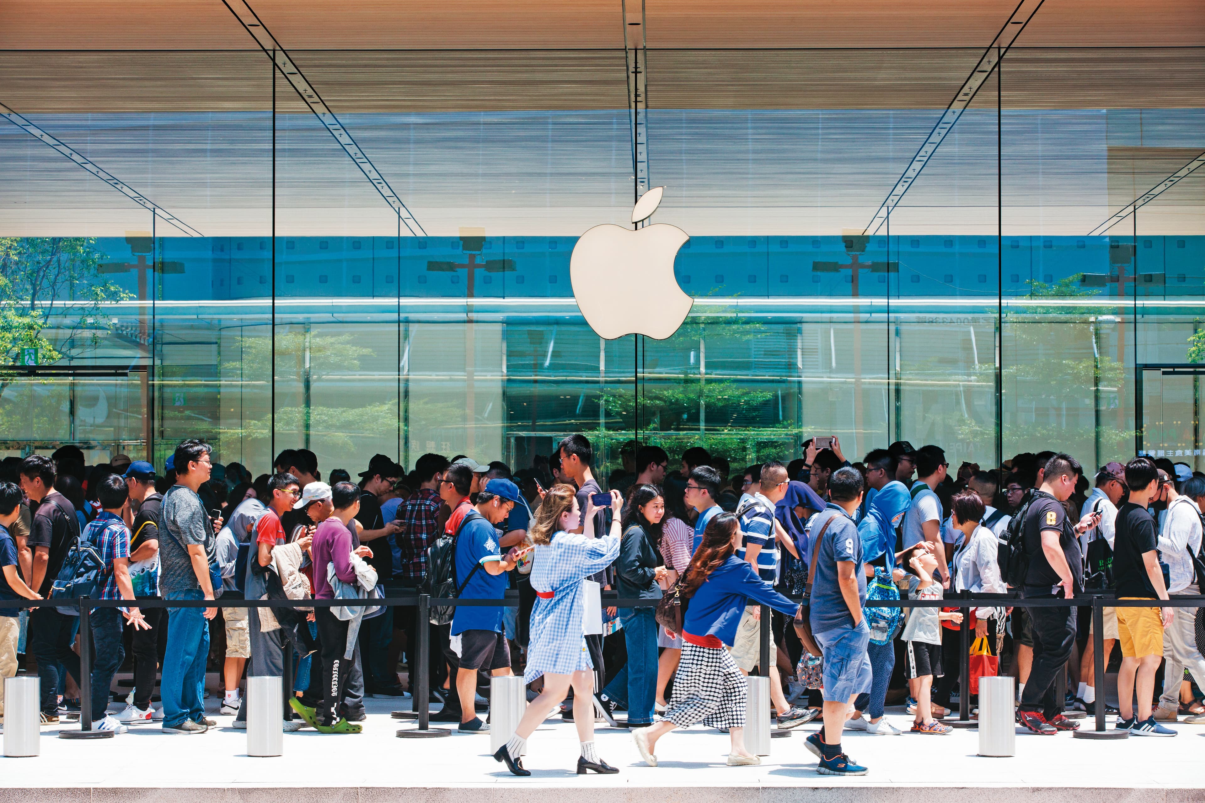 法人普遍認為，隨著全球疫情趨緩，加上新機規格大幅升級，iPhone12S銷售成績可望再刷新紀錄。