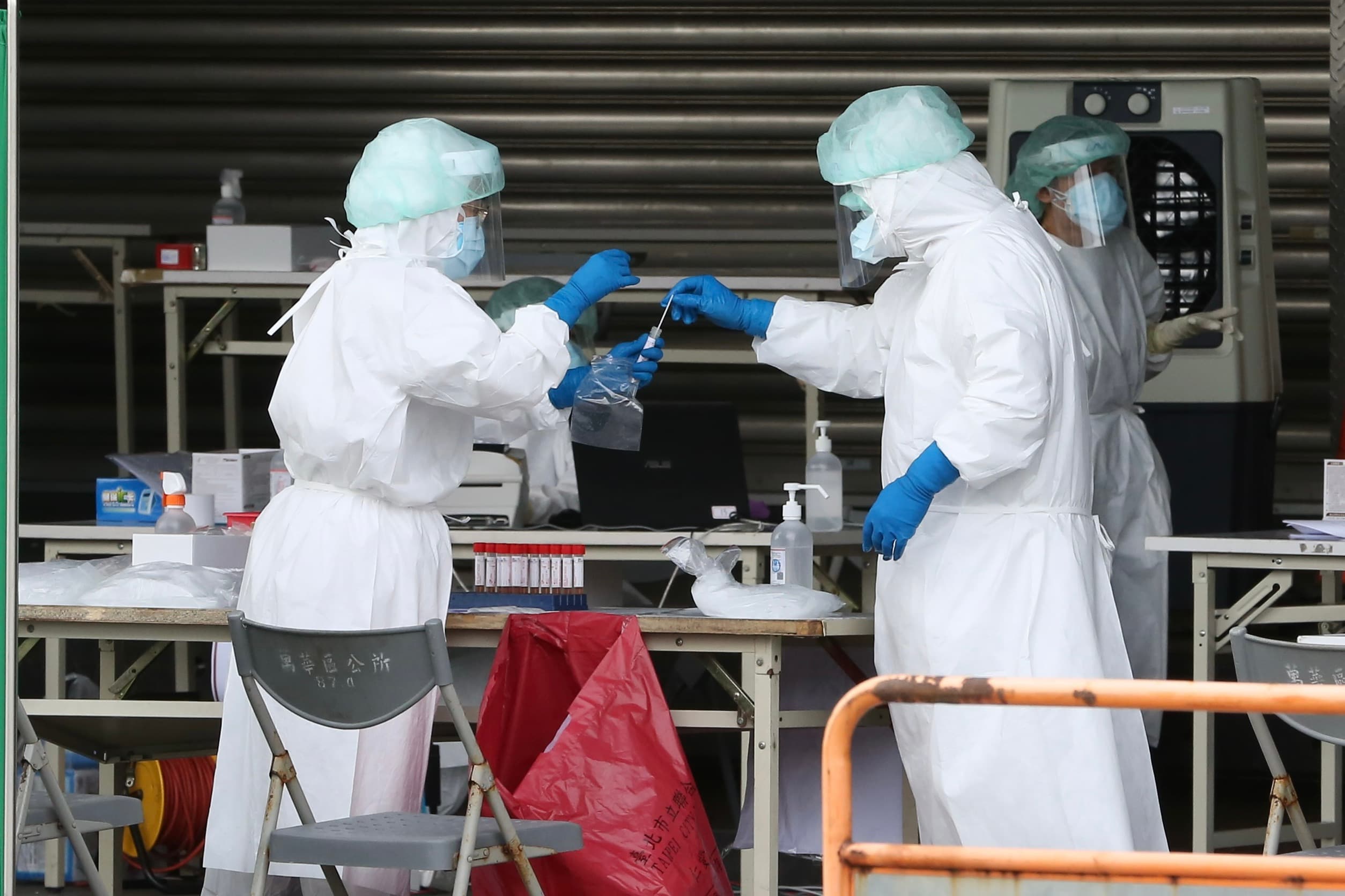 北市昨擴大篩檢3,610人,批發市場再添9人確診。