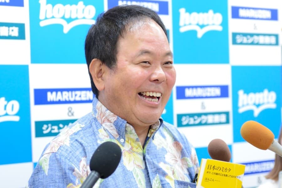 諧星HongKong對政治社會新聞相當關心，經常透過社群或YouTube頻道發表個人意見。（翻攝自Lmaga）