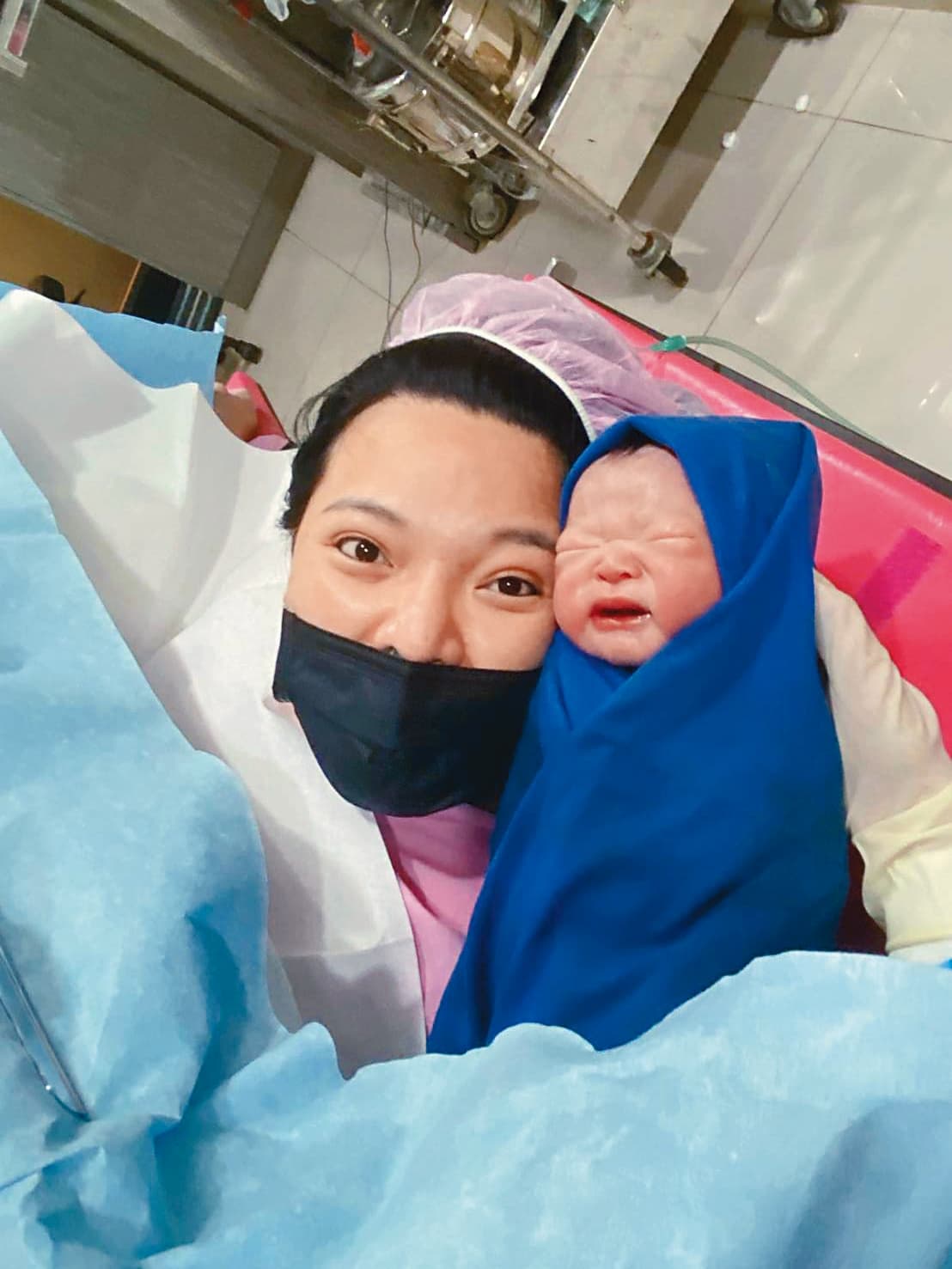小甜甜上週五平安生下女兒「米苔目」。(小甜甜提供)