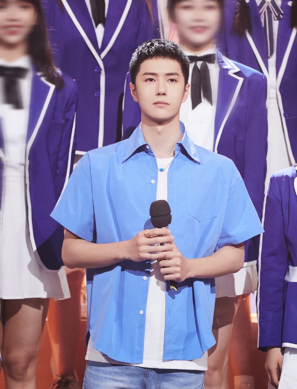 王一博錄影所主持的綜藝《天天向上》,卻遭私生騷擾。(翻攝Yibo-Official微博)