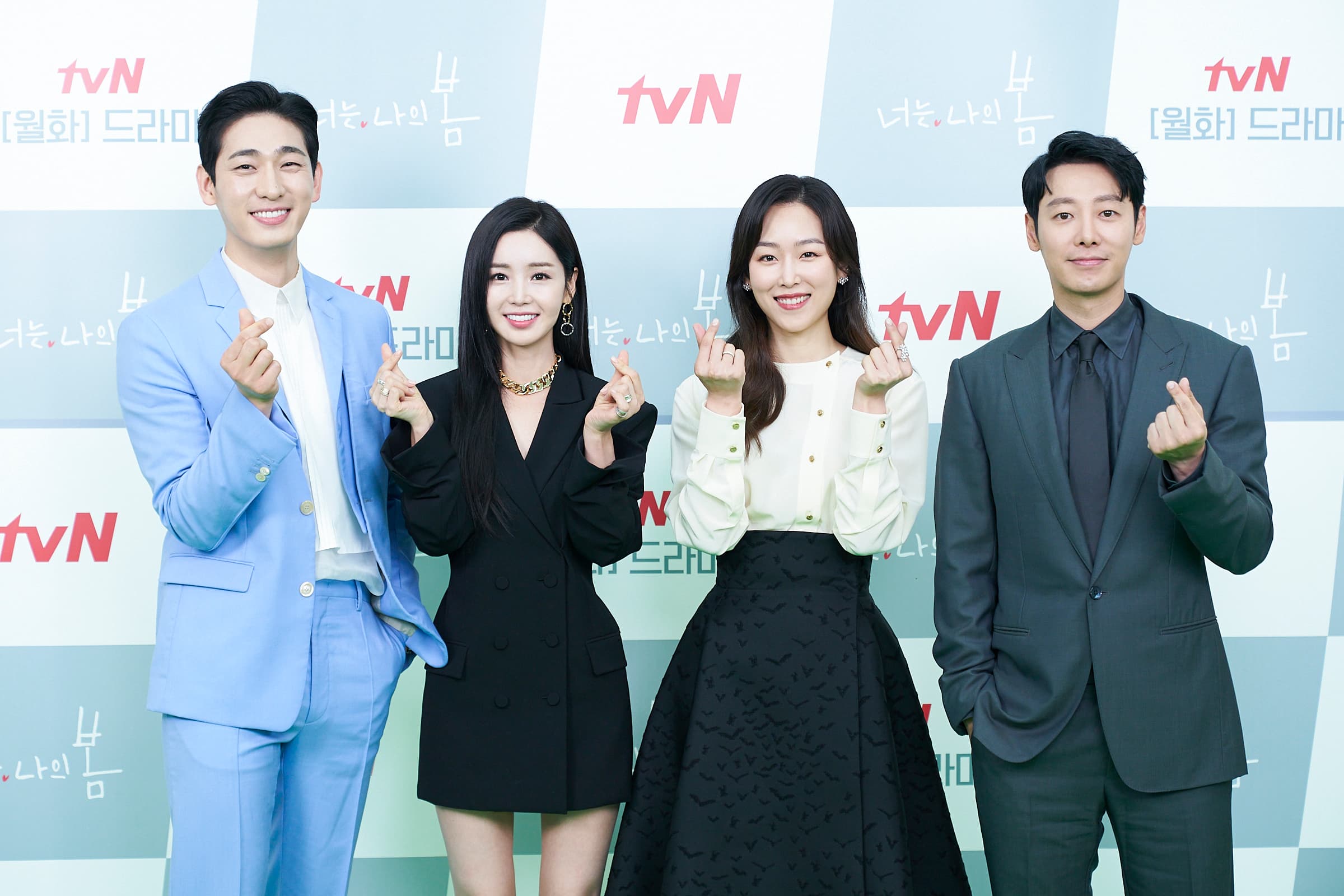 尹博(左起)、南奎里、徐玄振與金東旭出席《你是我的春天》記者會。(Netflix提供)