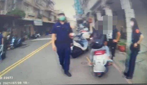 警方在談判現場抓到3名參加談判鬥毆的少年,陸續傳喚8人。(翻攝畫面)
