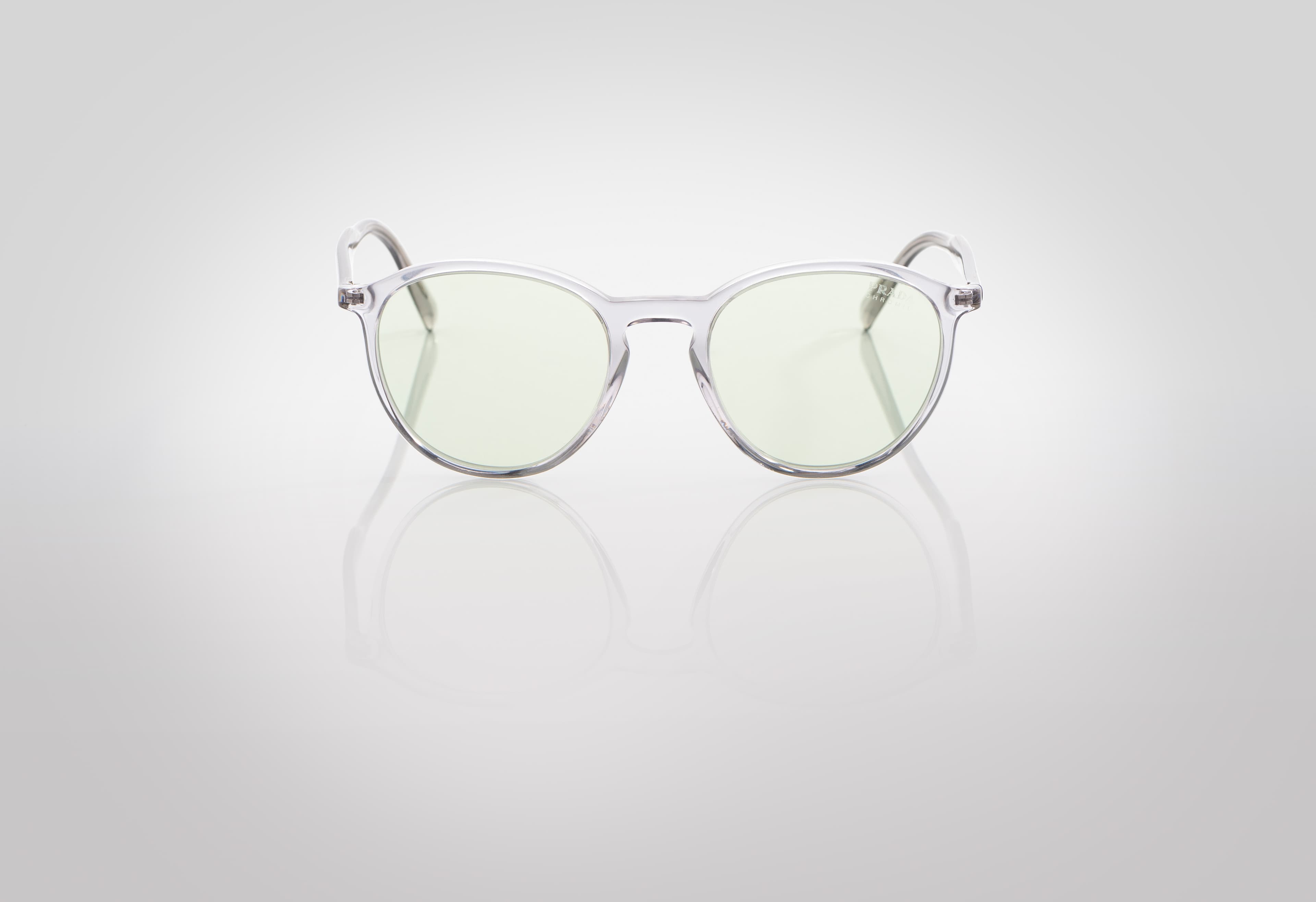 PRADA OUTDOOR系列貓眼太陽眼鏡。NT$12,000(PRADA提供)