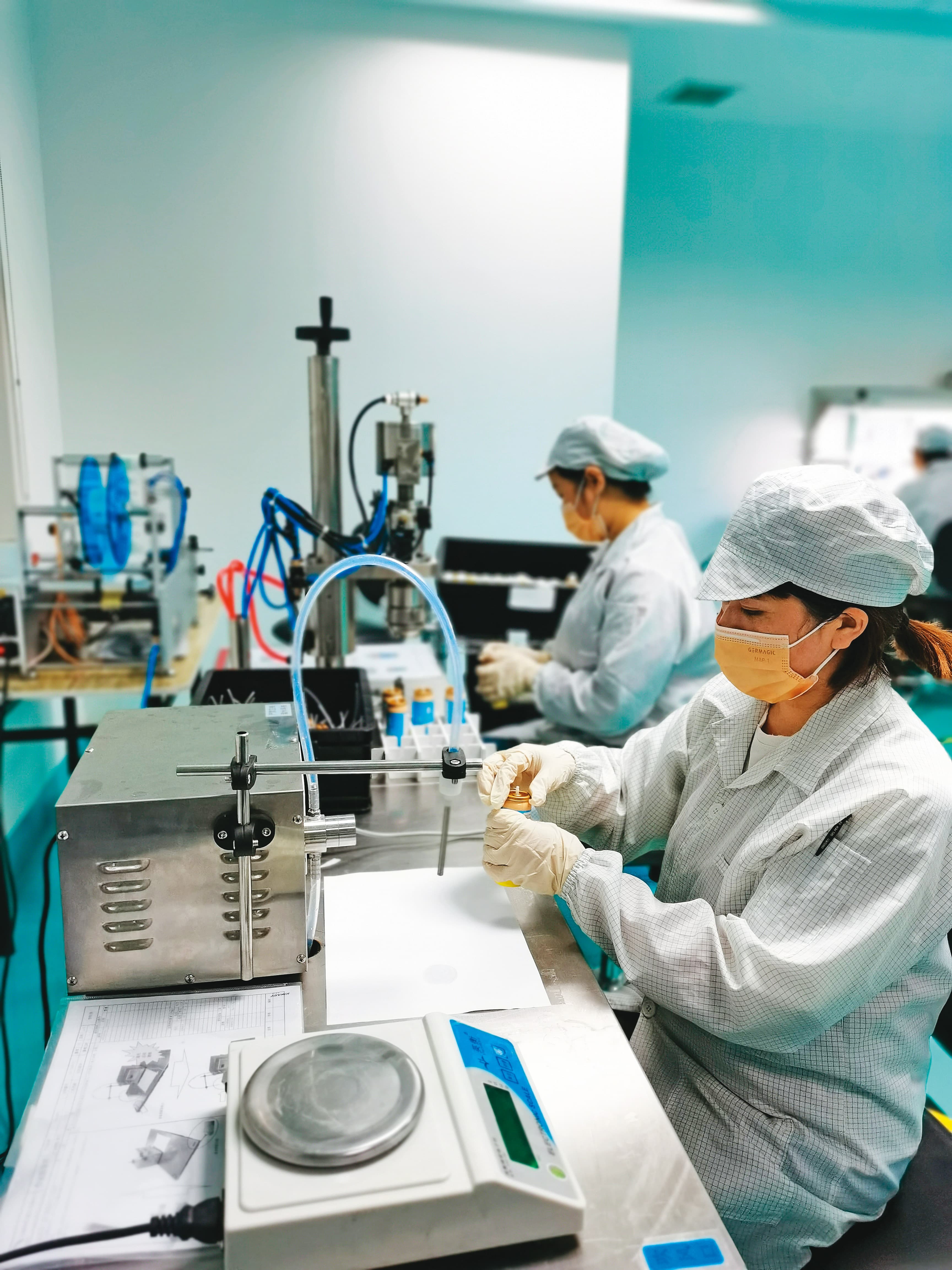 宣明智創辦互貴興業,以CDMO協助科技人跨足生技。圖為互貴興業重慶廠生產線。(互貴興業提供)